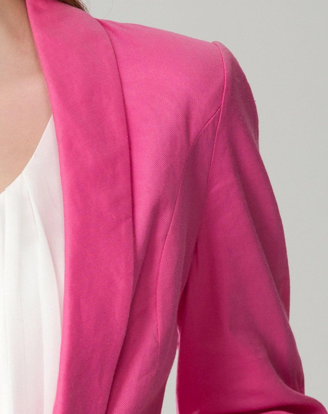 商务时尚洛缇粉亚麻西服