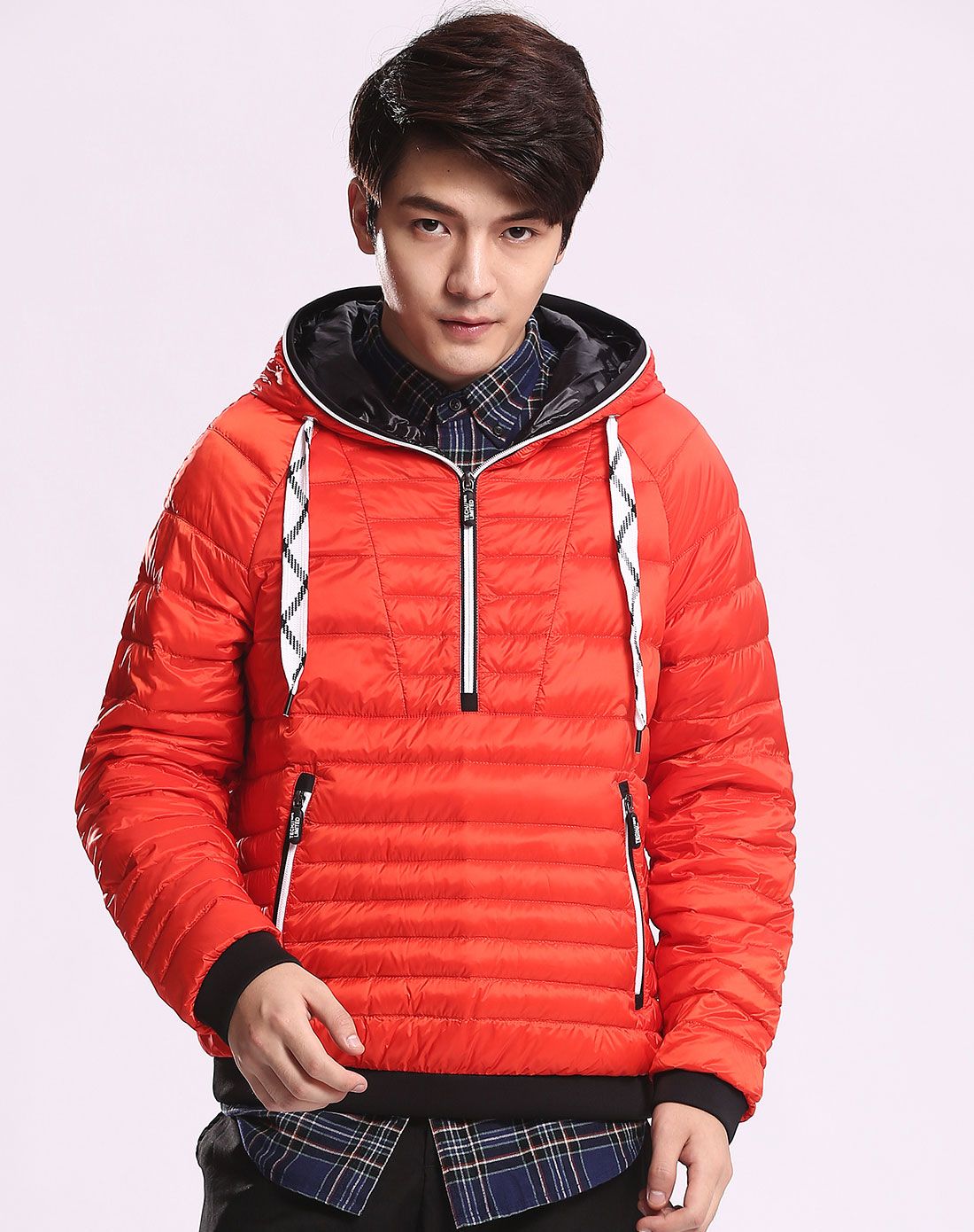 男士亮橙红短款时尚连帽头套式运动羽绒服