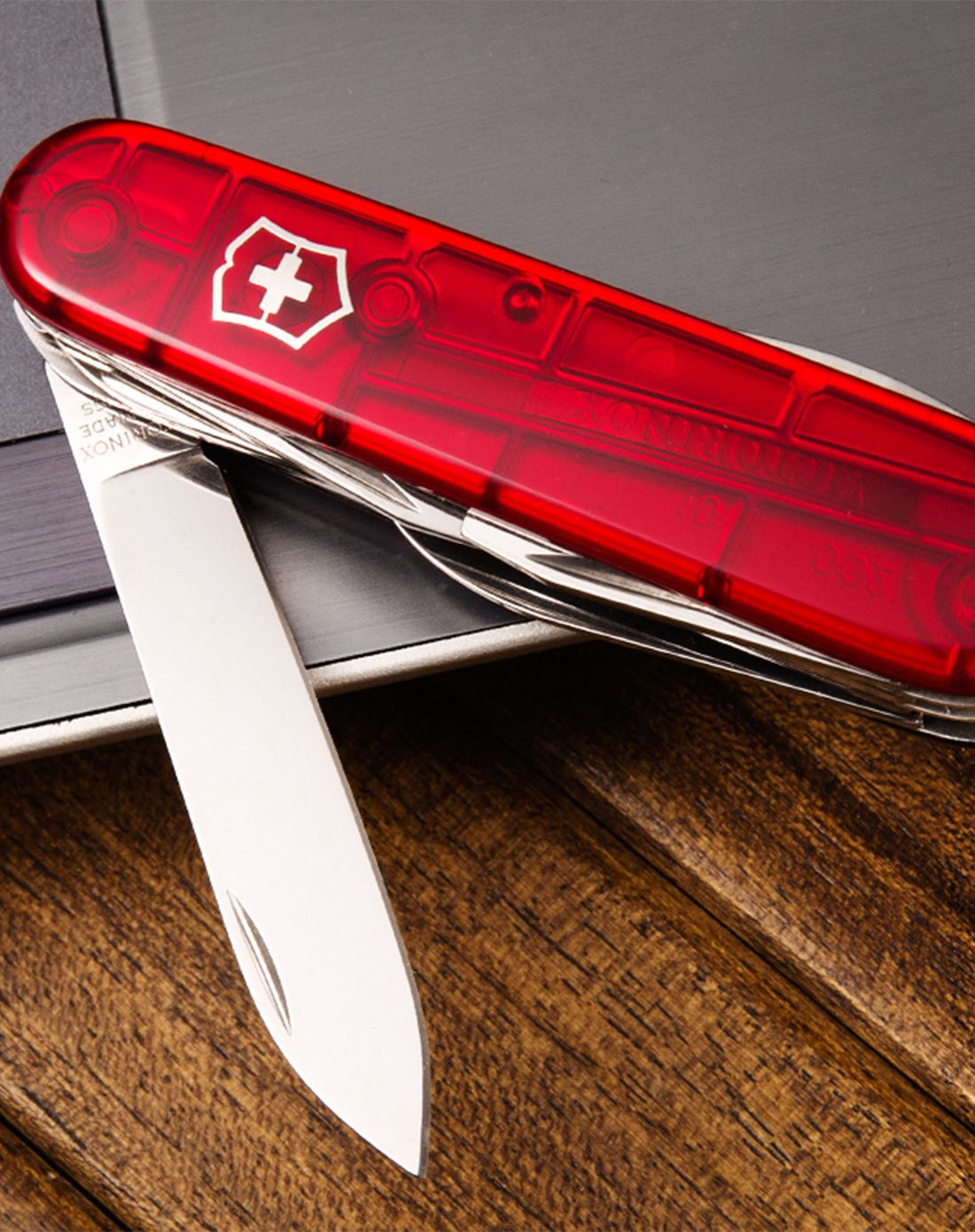 victorinox 瑞士军刀91mm 透明红猎人15功能刀