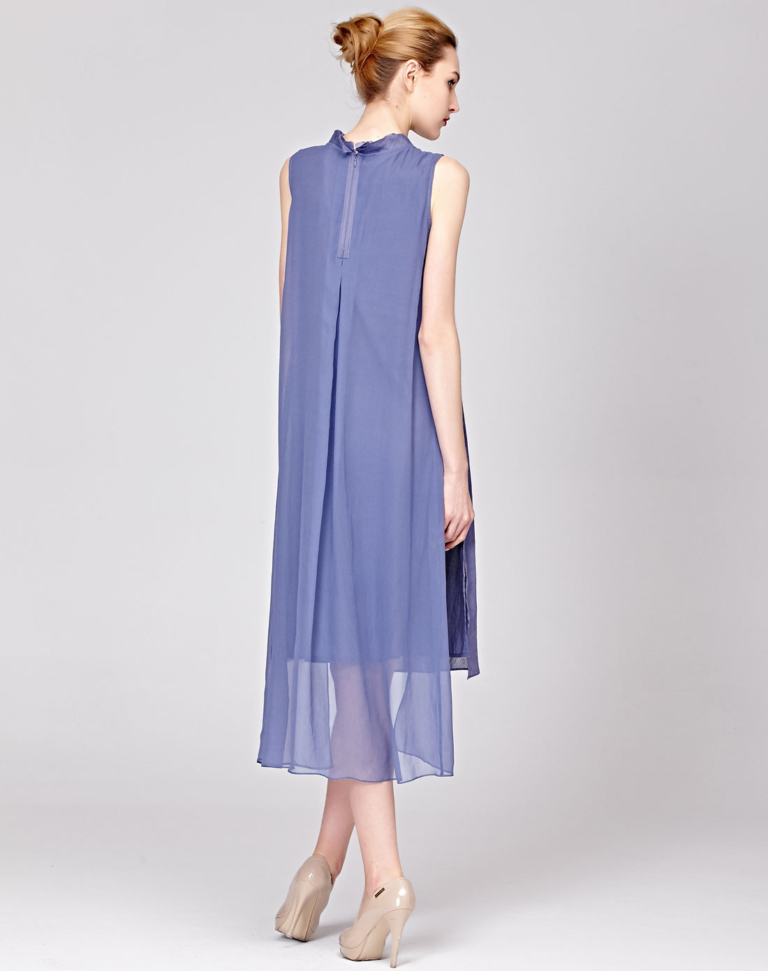 宝蓝色绣花无袖真丝长款连衣裙