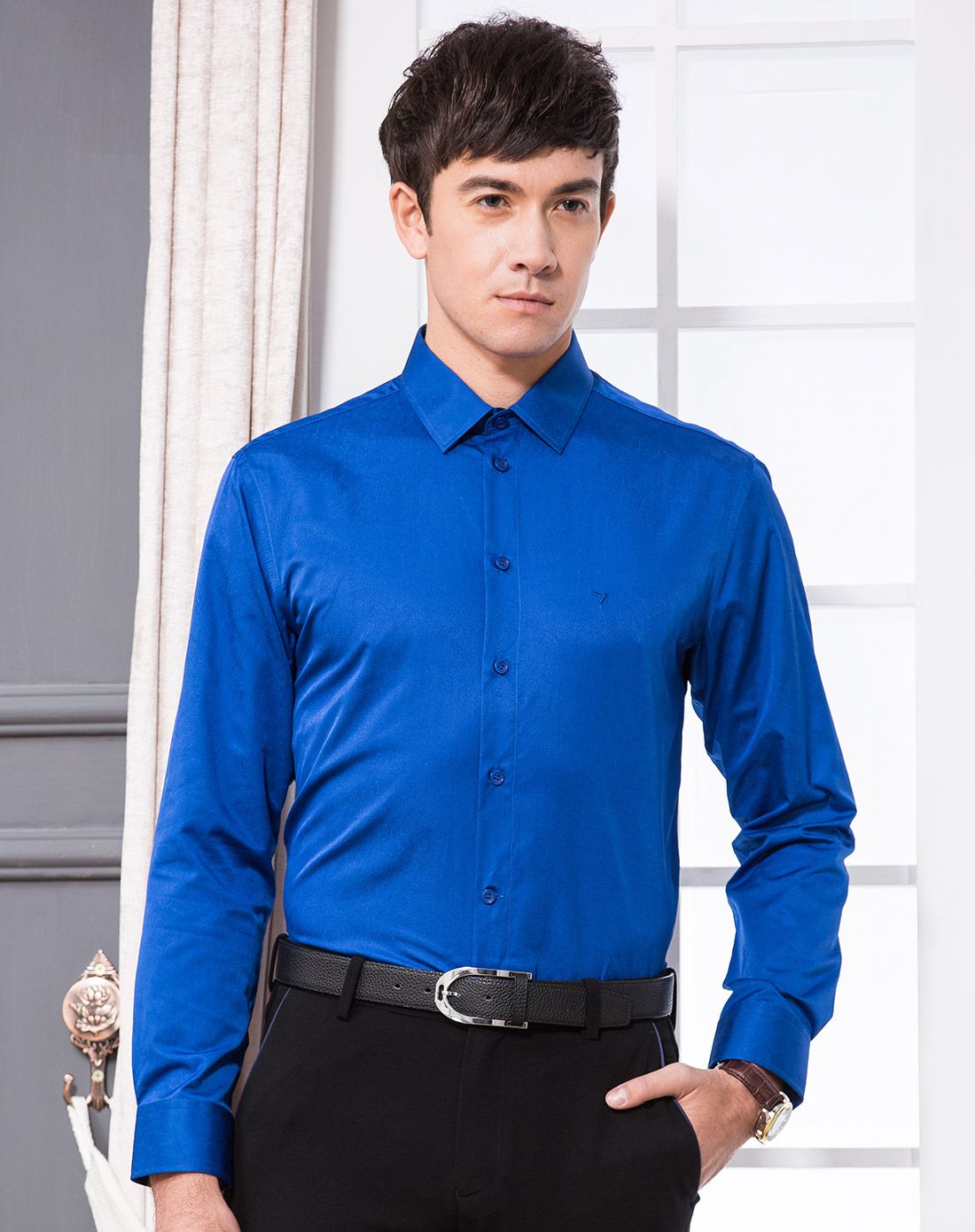 宝蓝色纯色花纹修身长袖衬衫