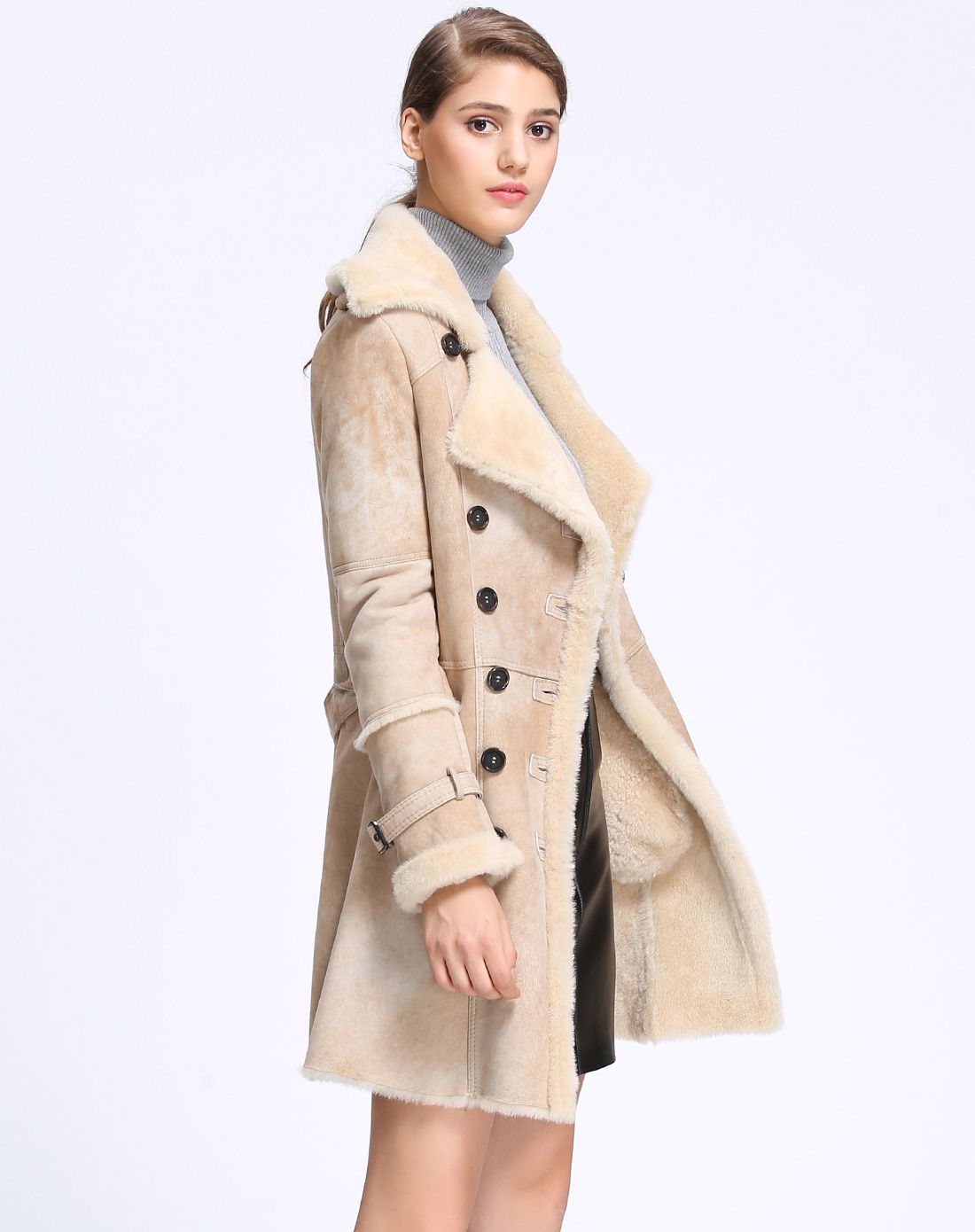 女装小湖羊皮翻领时尚保暖皮毛一体米色