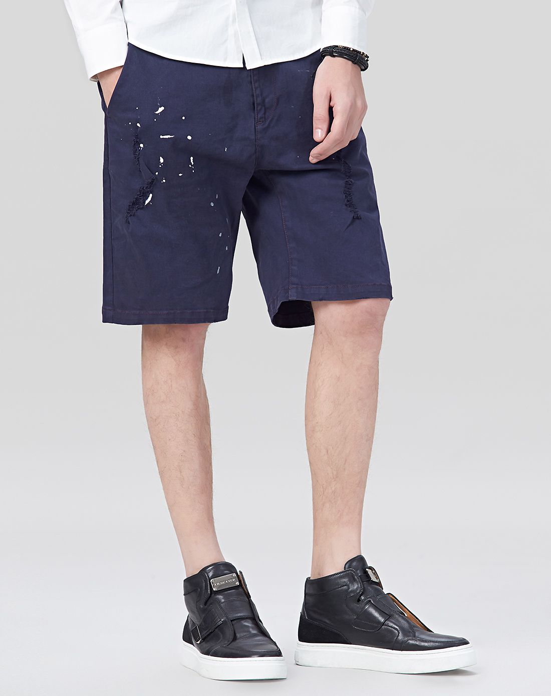 藏青色补丁喷漆短裤