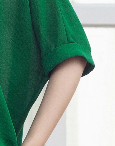 青春绿时尚休闲圆领显瘦修身五分袖衬衫