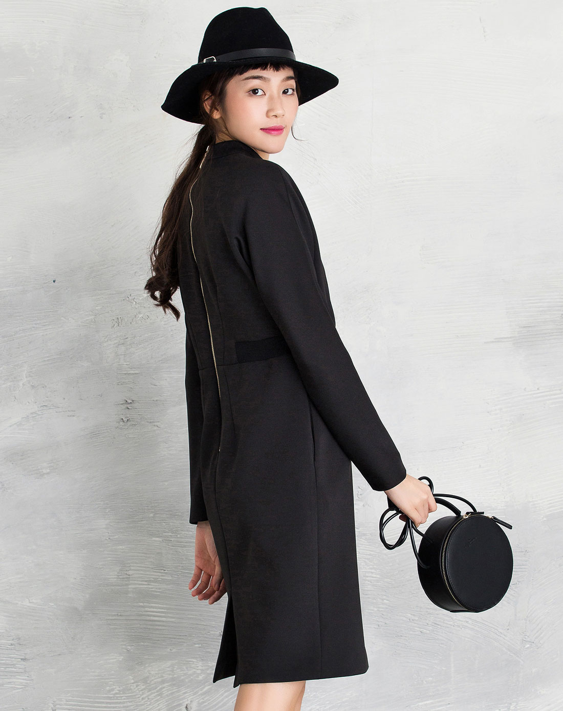 黑色设计感长袖气质连衣裙