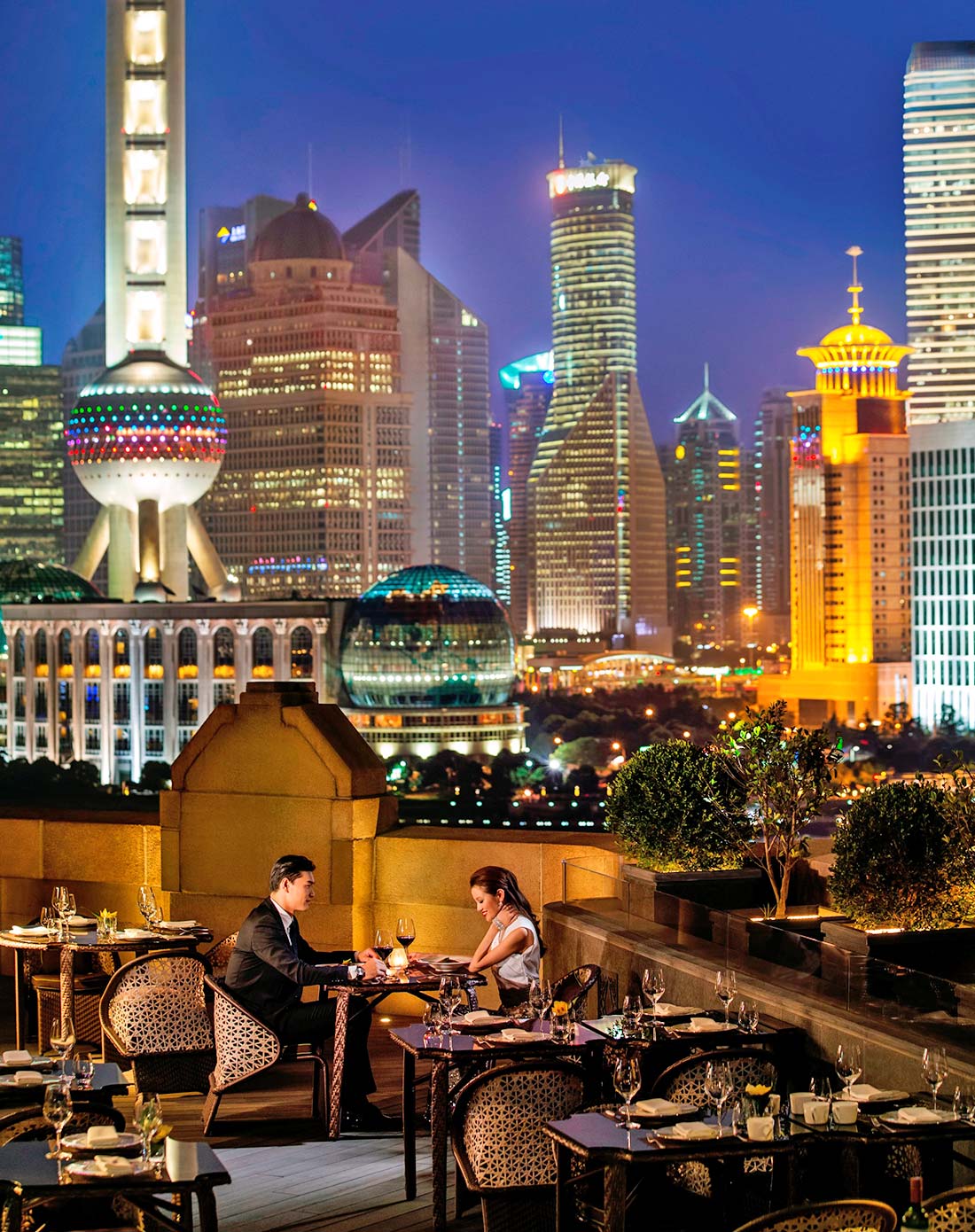上海和平饭店夜景图片