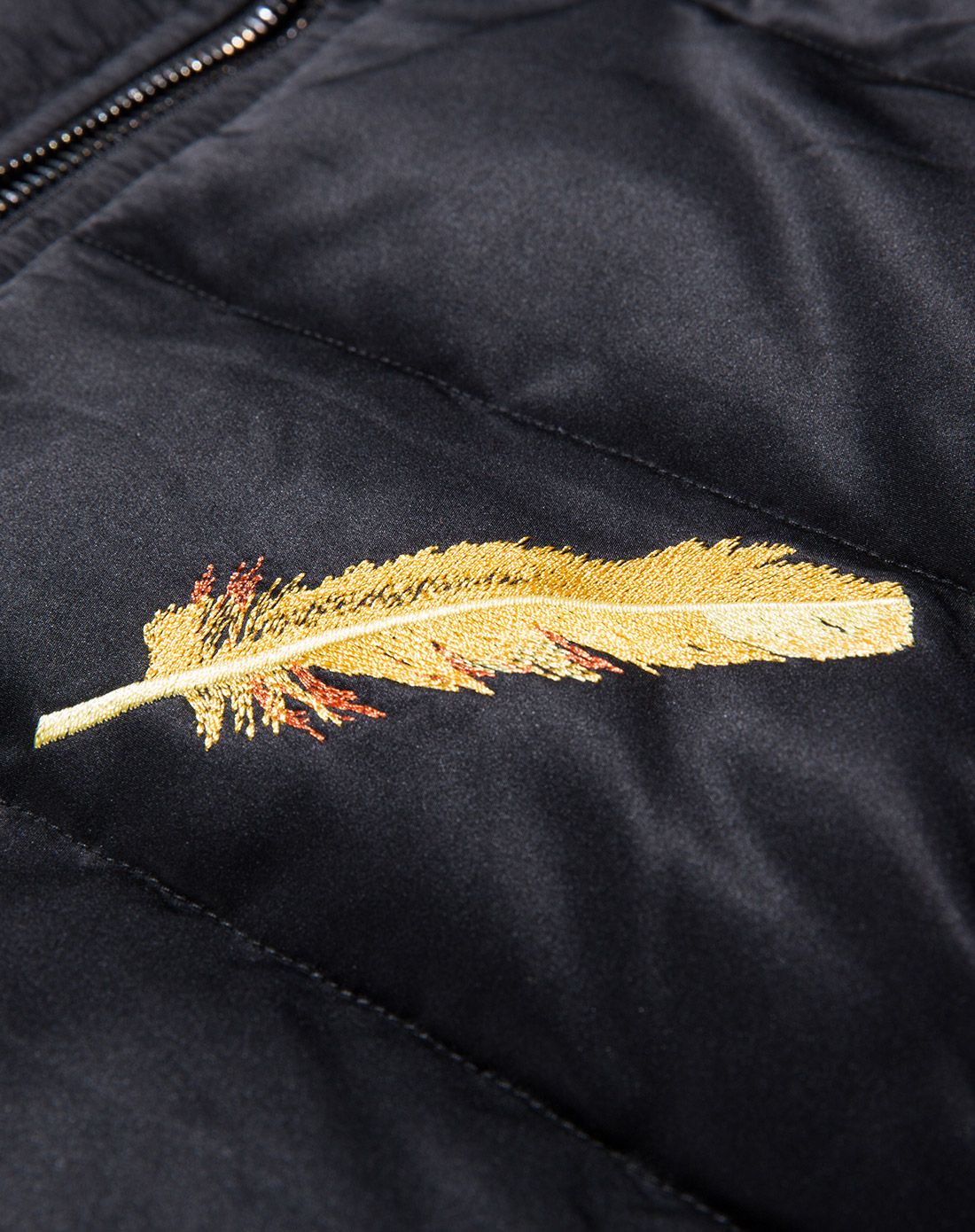 黑色金色羽毛绣花棉服