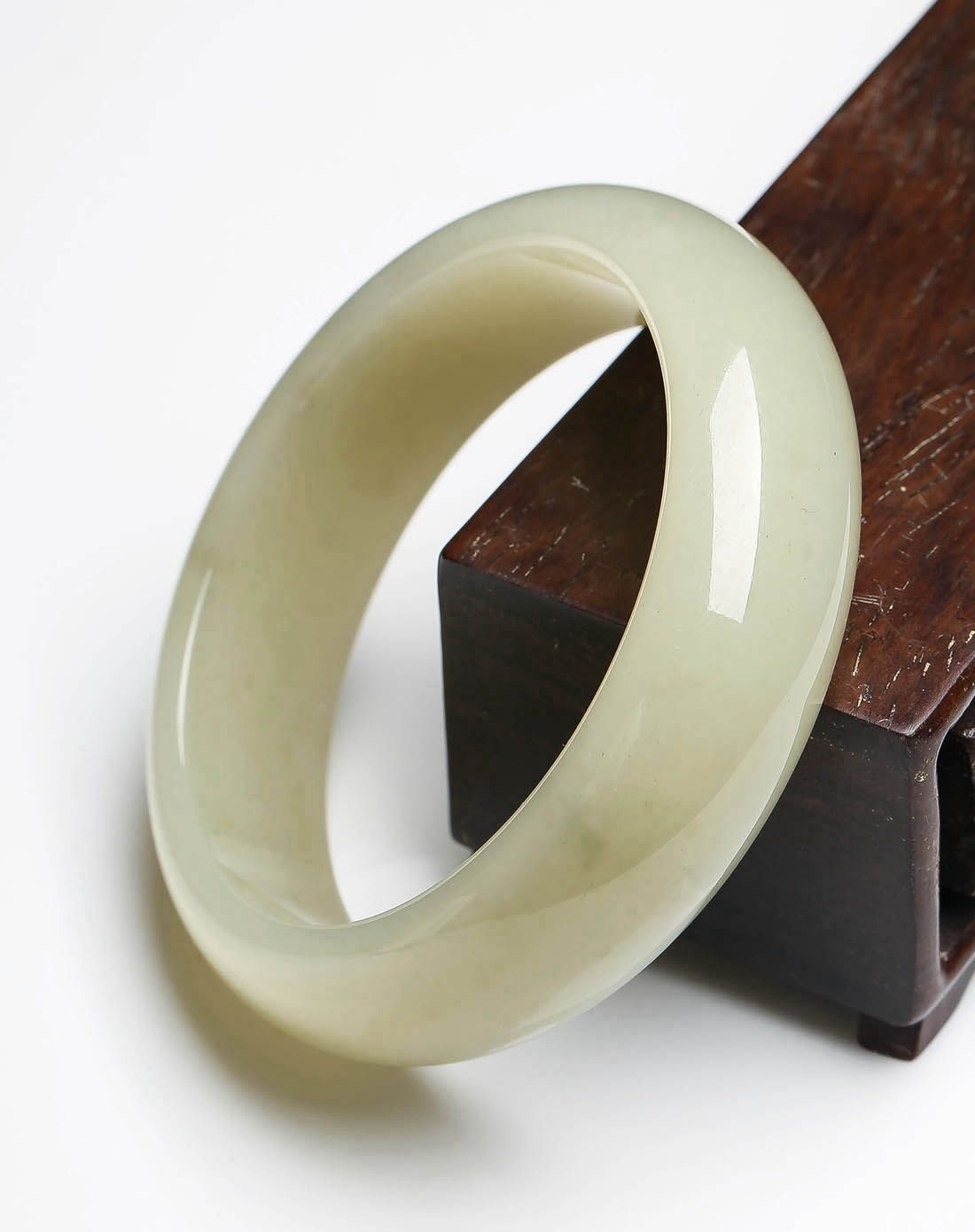 61mm内径精品天然和田白玉手镯