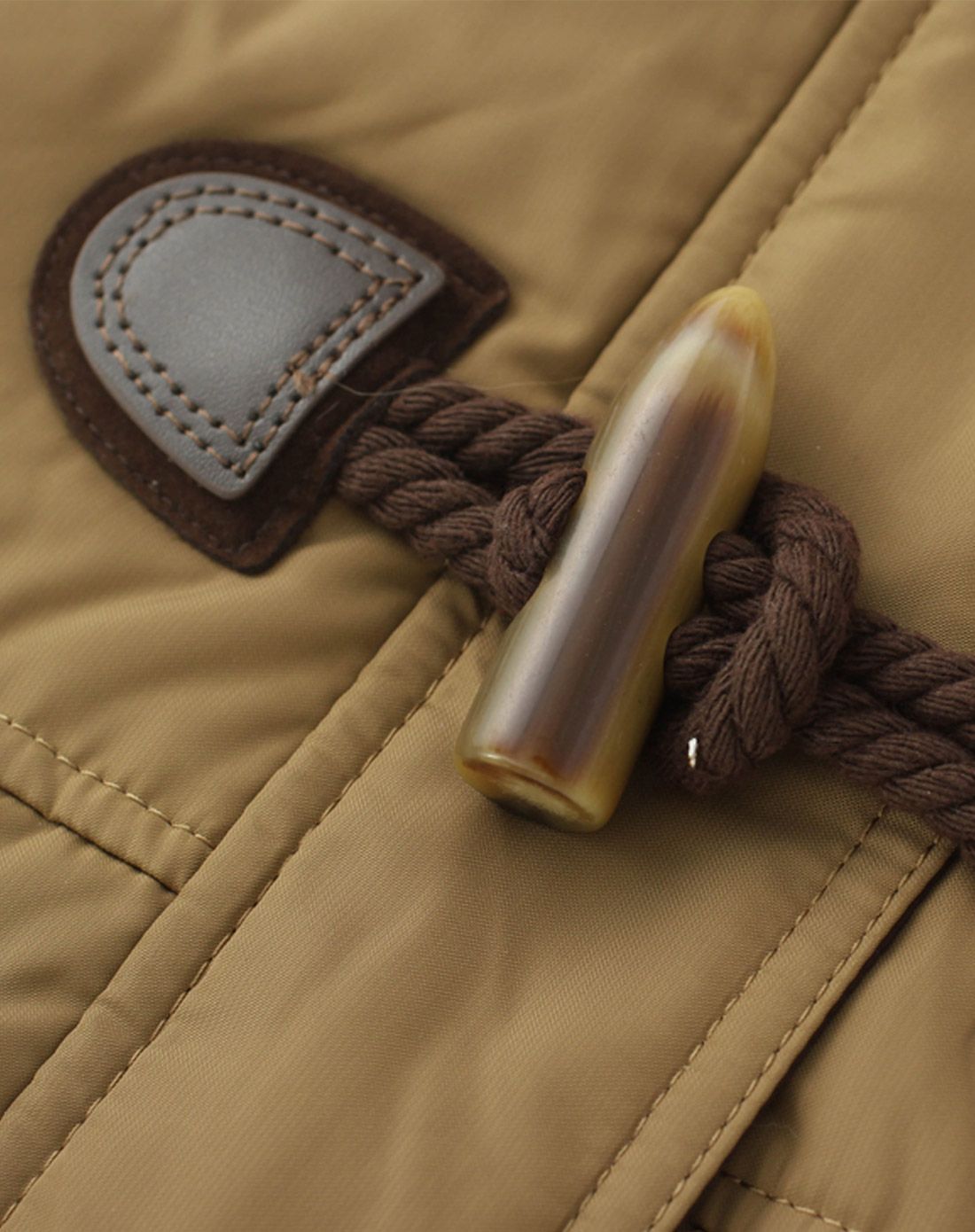 贝拉卡其 女羊角扣相拼休闲中长款羽绒服