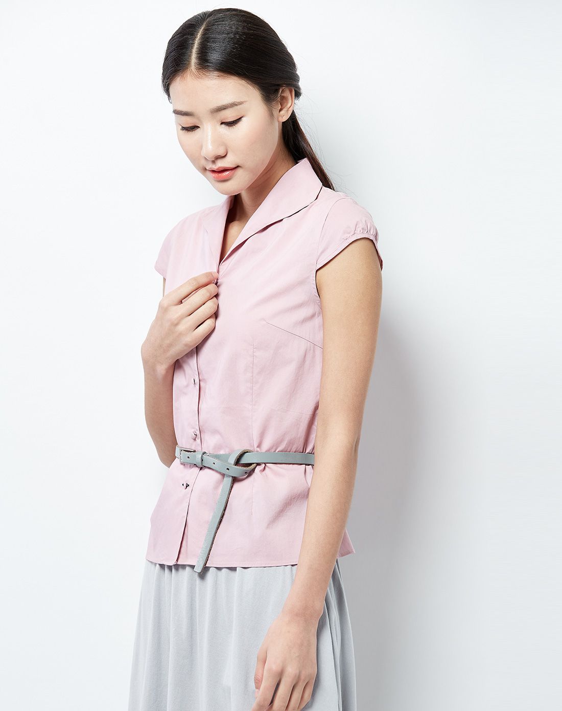 燕子领无袖衬衫