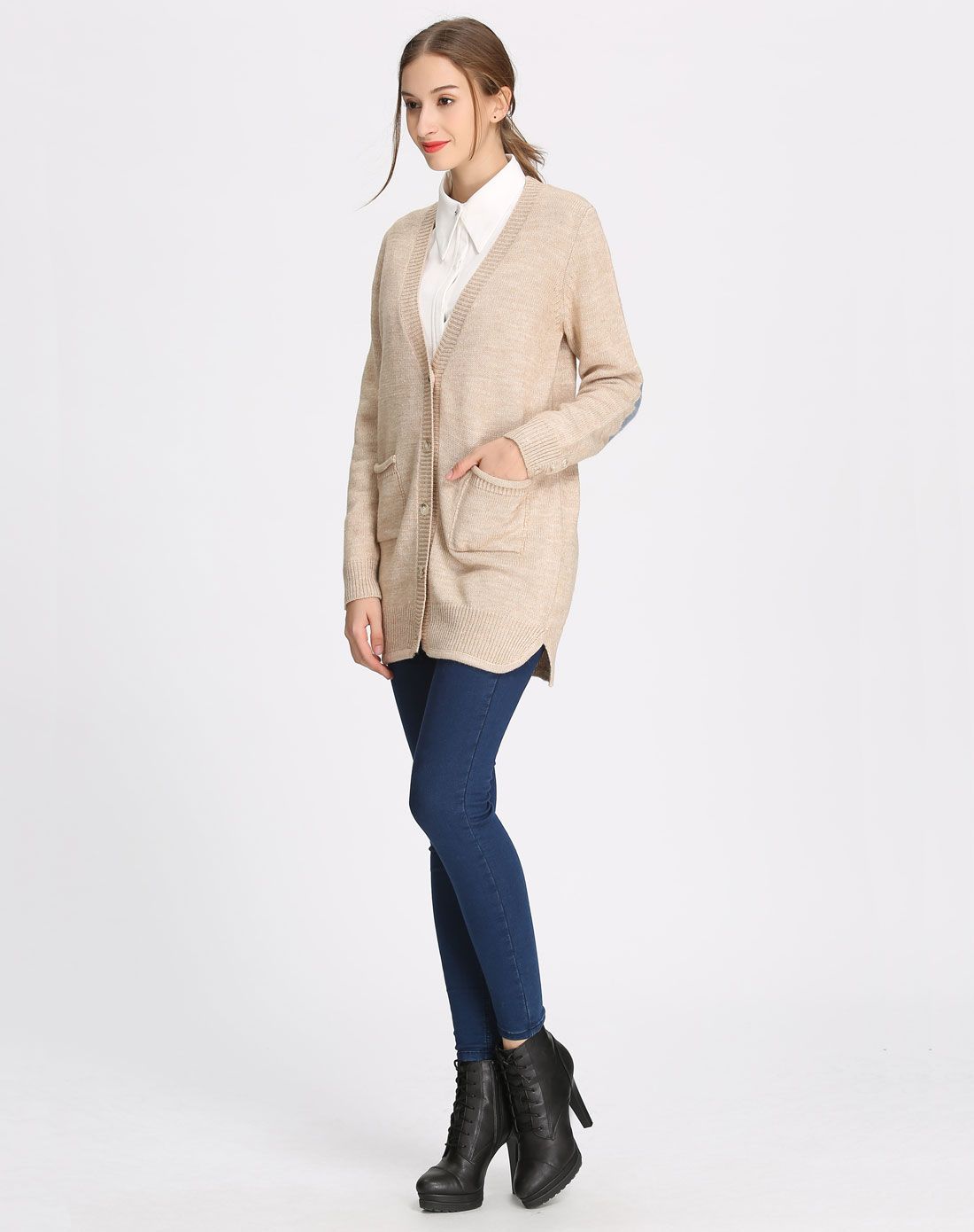 女款米色时尚大气针织外套