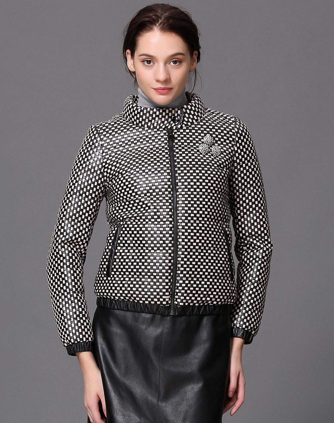 黑色绵羊皮羽绒皮衣