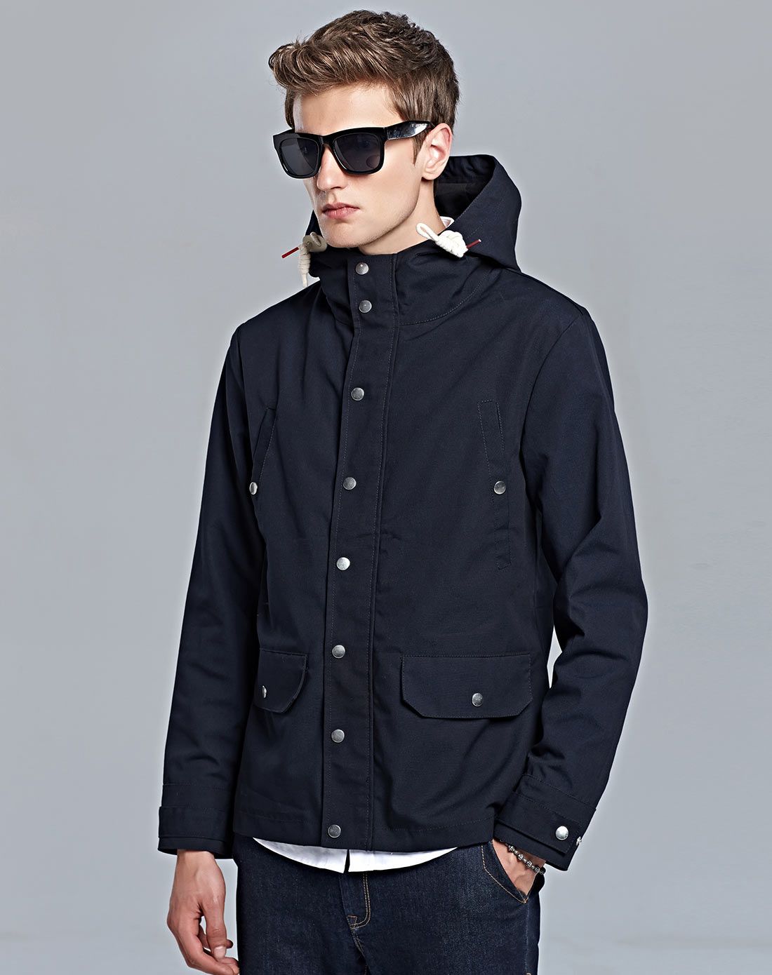 藏青色帽绳猪鼻扣带帽夹克