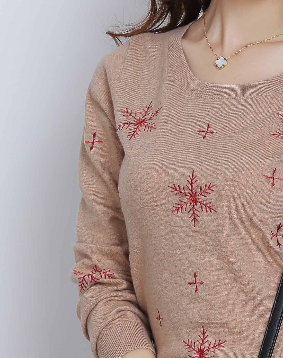 圆领雪花图案绣花短款羊毛衫