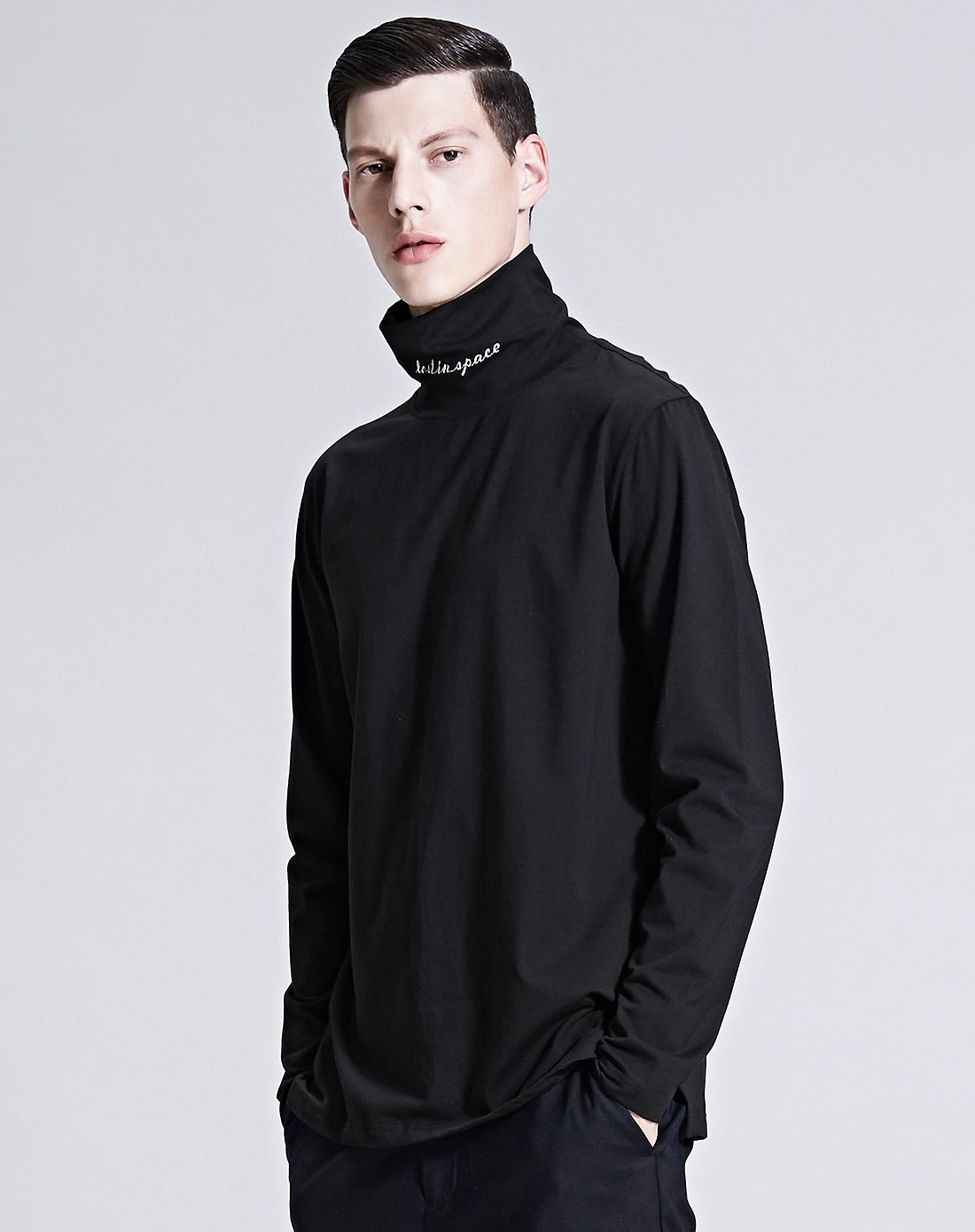 黑色高领长袖t恤