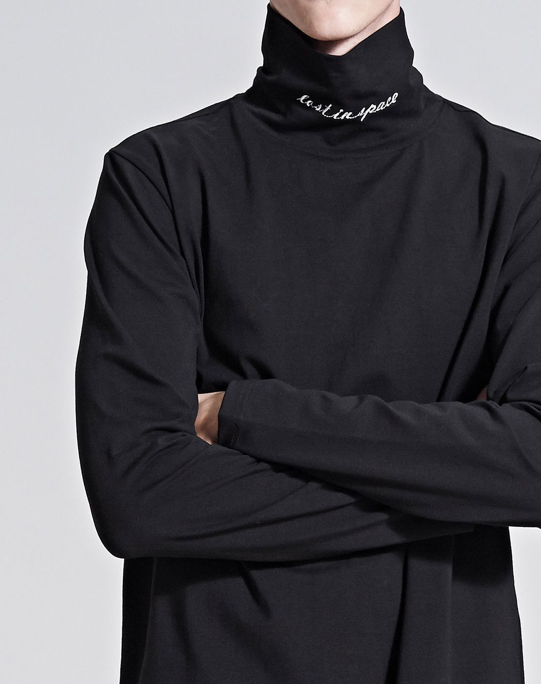 黑色高领长袖t恤