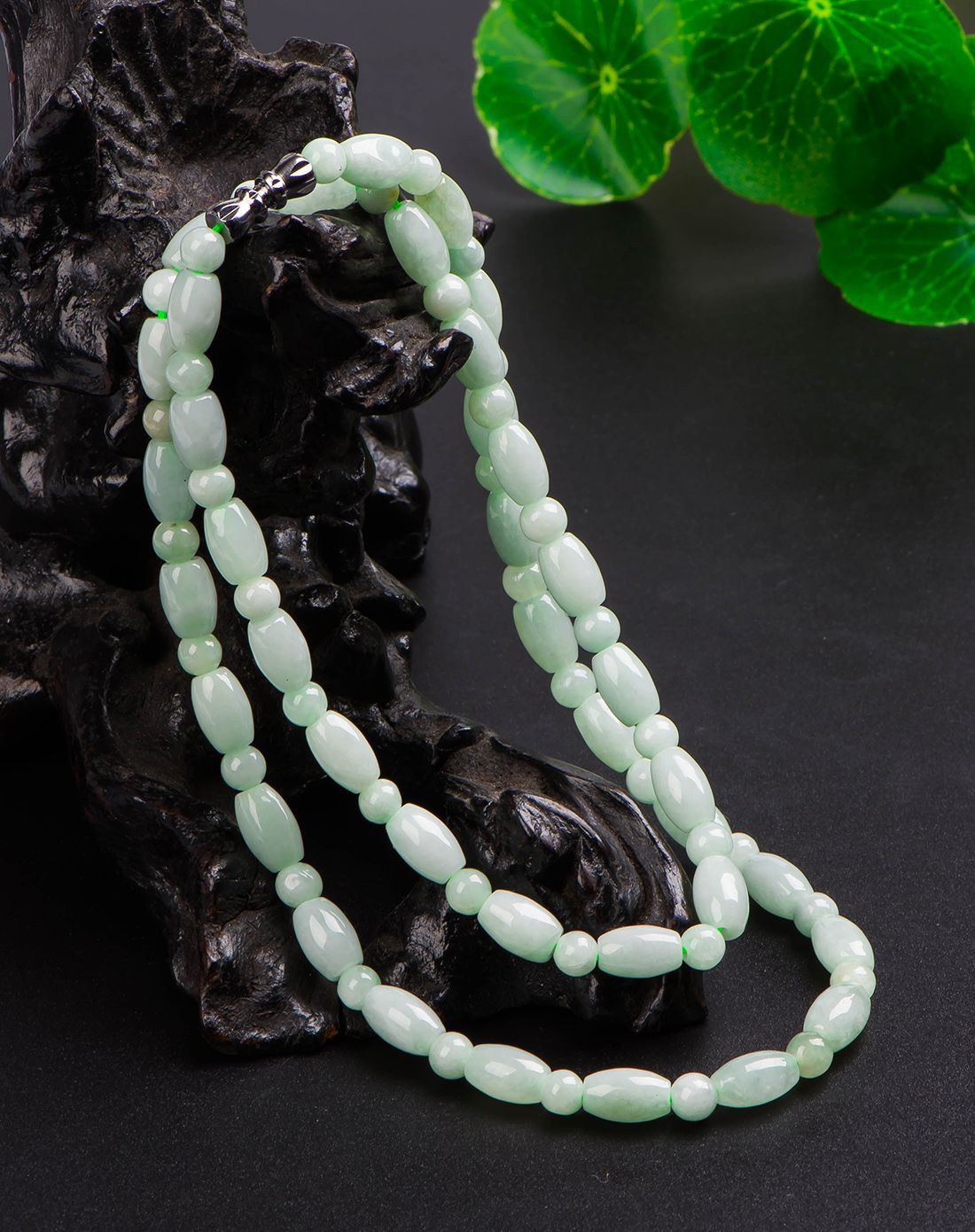 zi qi dong lai 天然翡翠浅绿米珠项链