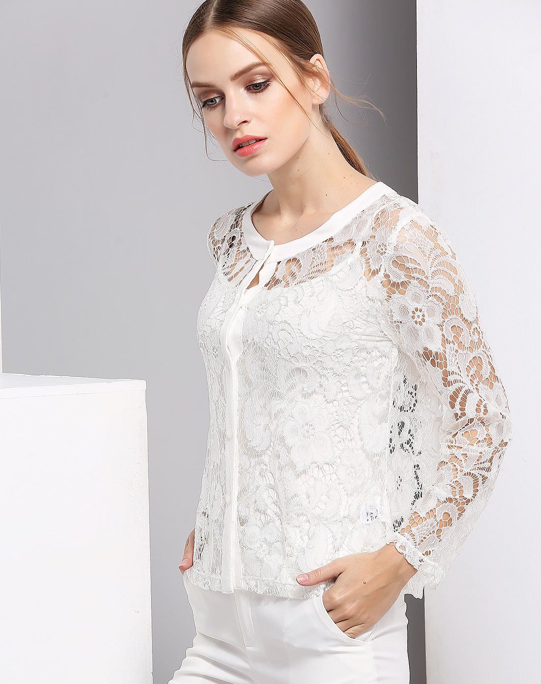 白色蕾丝镂空开衫上衣