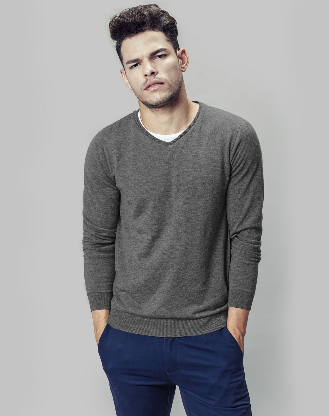 男灰色保暖透气休闲羊毛衫