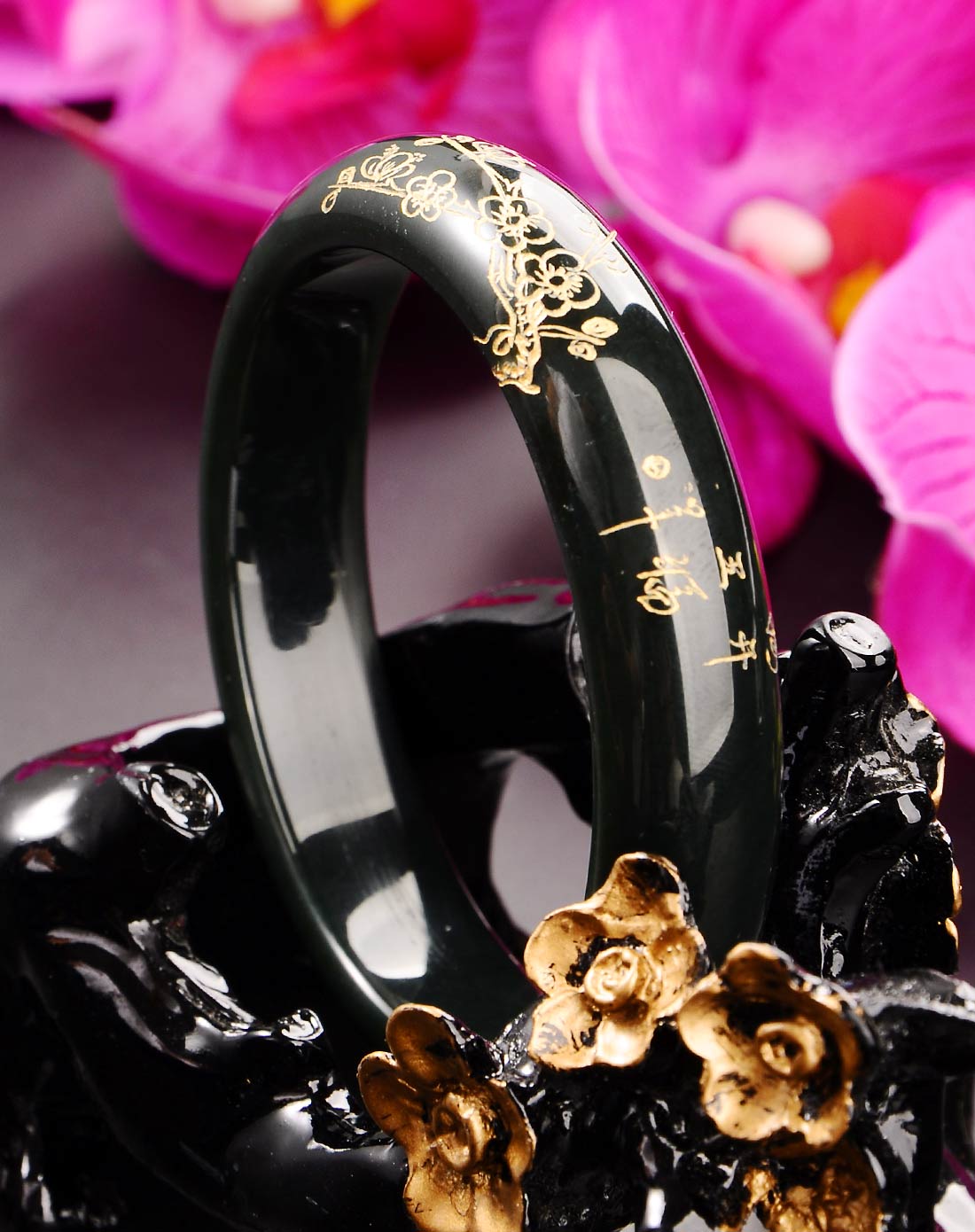 和田墨碧玉精雕花手镯(约内径5.8cm)