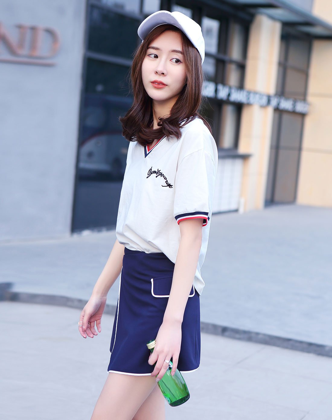 v领字母学院风t恤短裙-套装白色