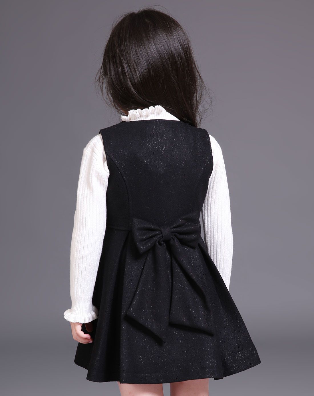 女童黑色连衣裙