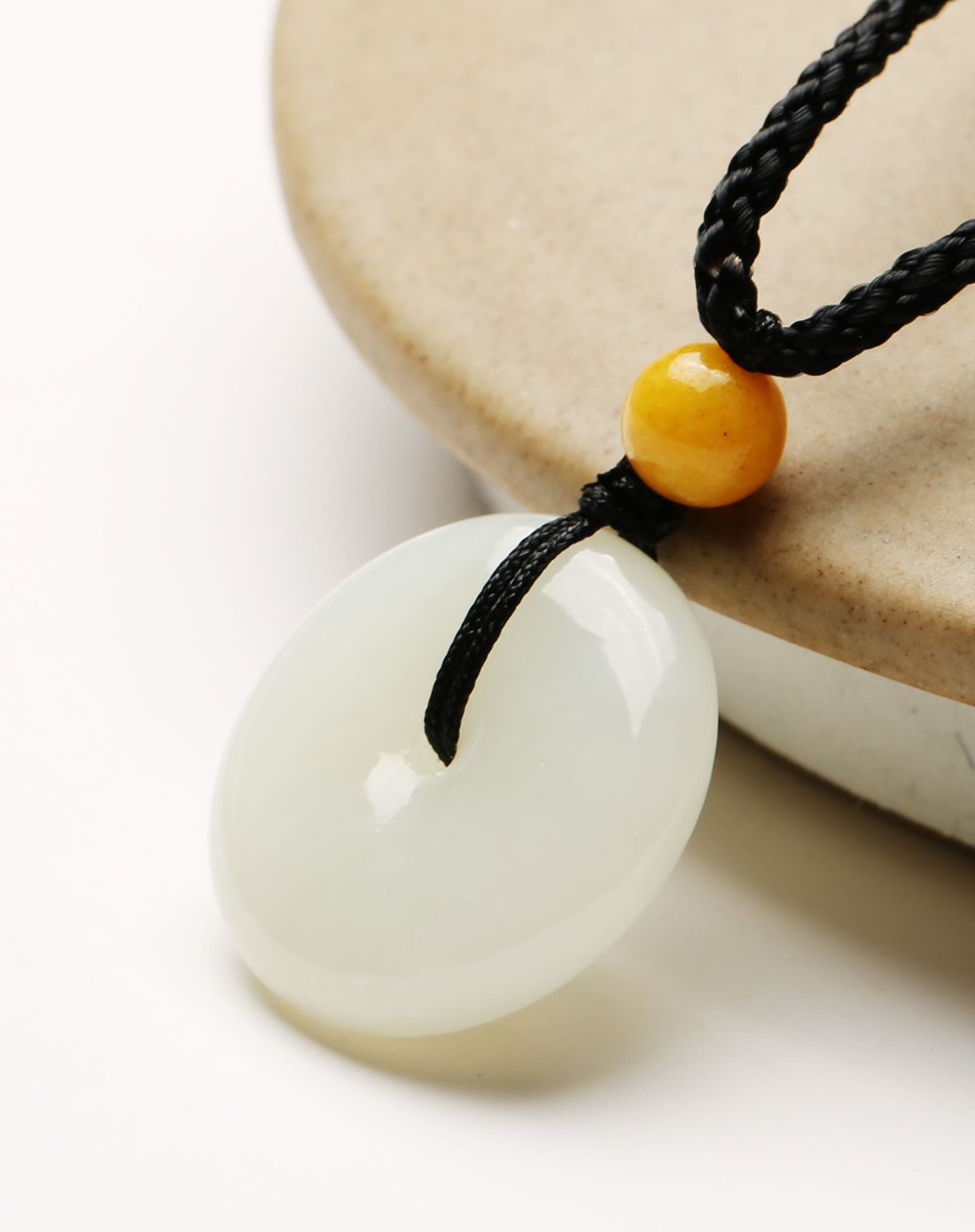 uve 圆润饱满优质天然和田白玉平安扣