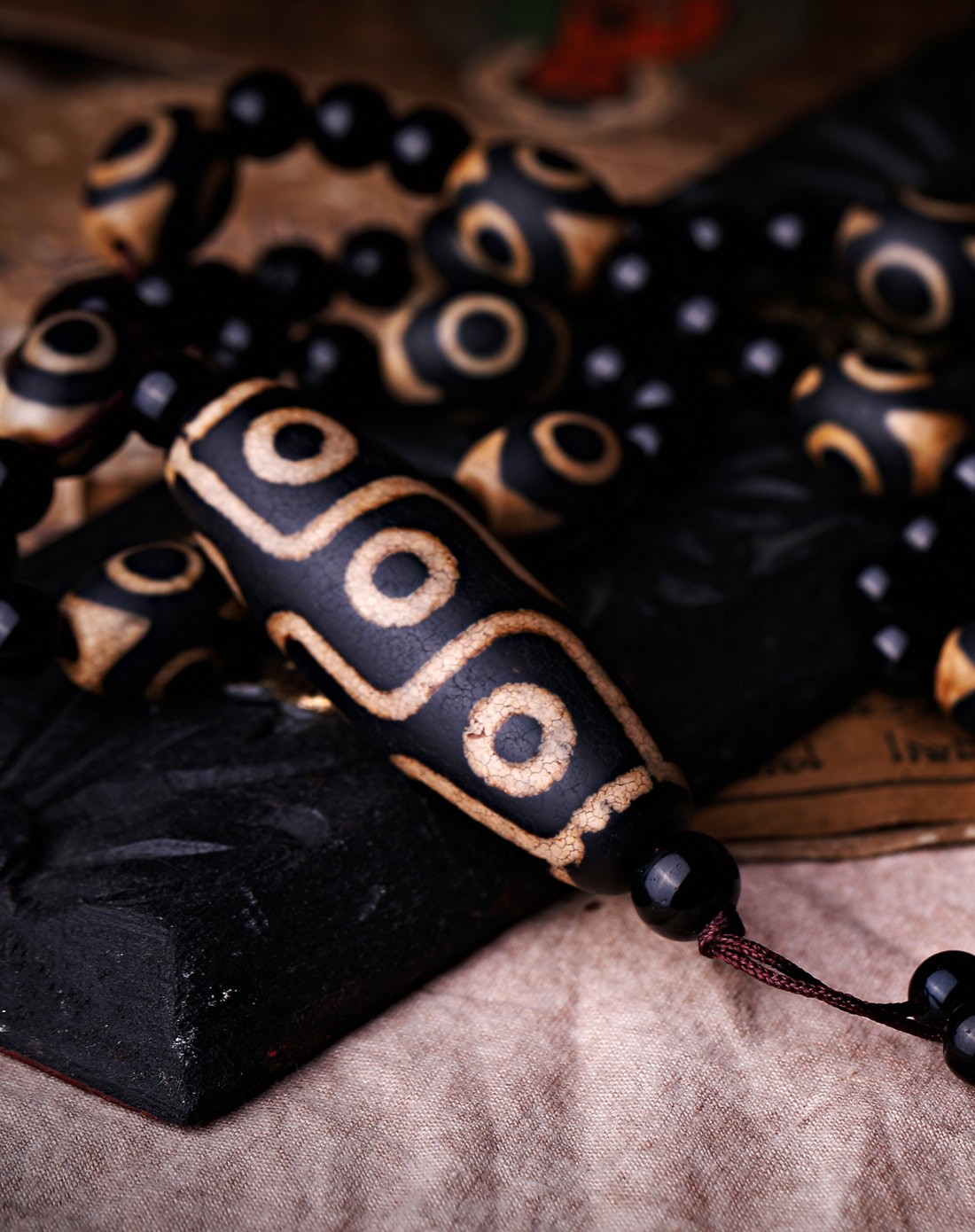 尼泊尔.古老的夏尔巴族传承的九眼天珠项链(圣物)