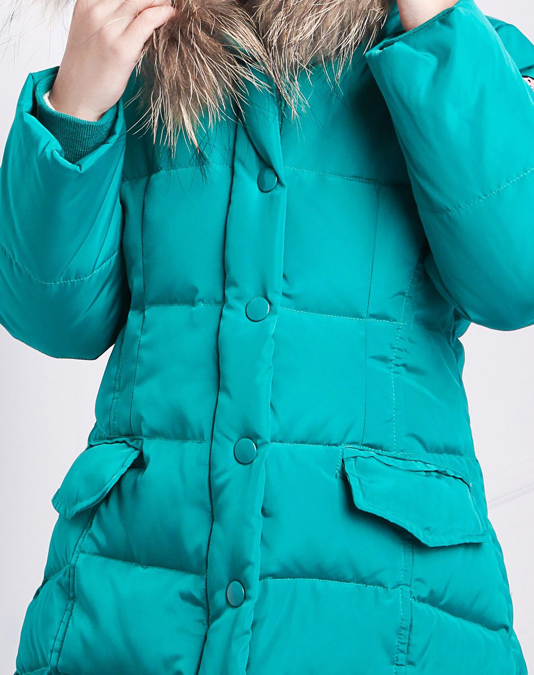 女童蓝绿色羽绒服