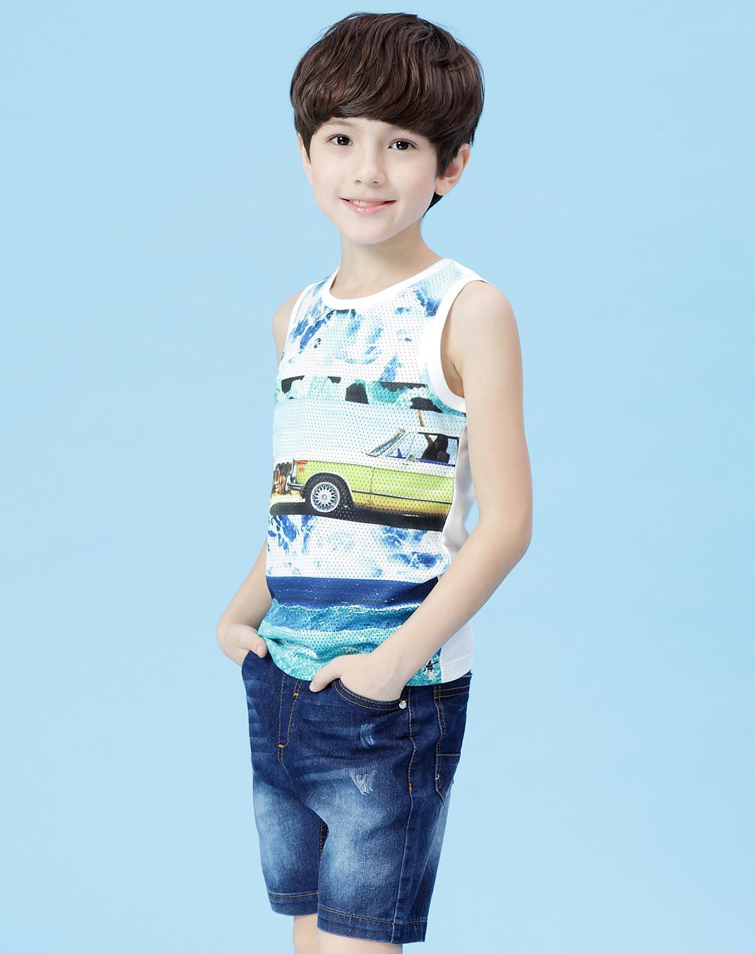 男童米白圆领针织背心