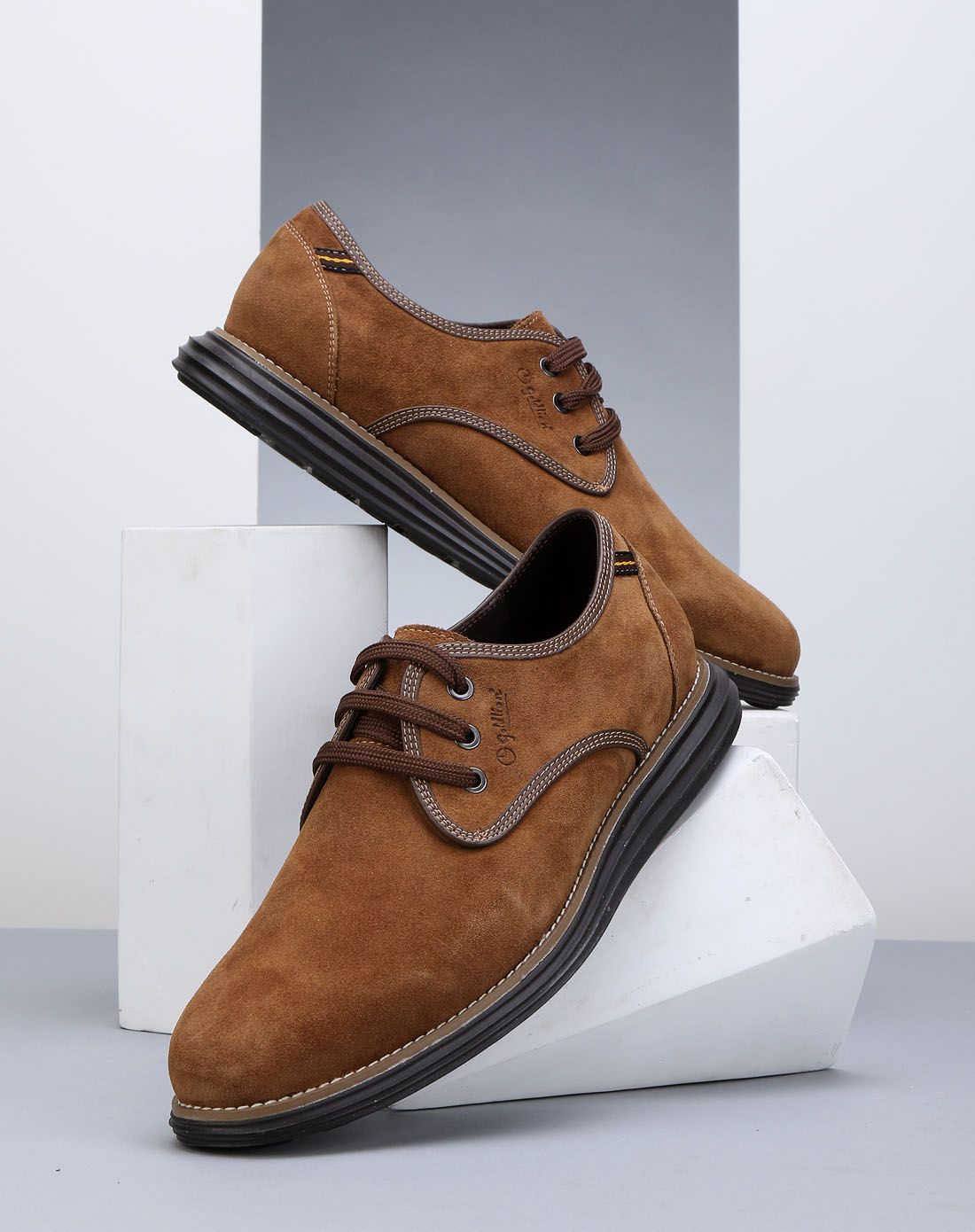 黄棕色反绒牛皮休闲皮鞋