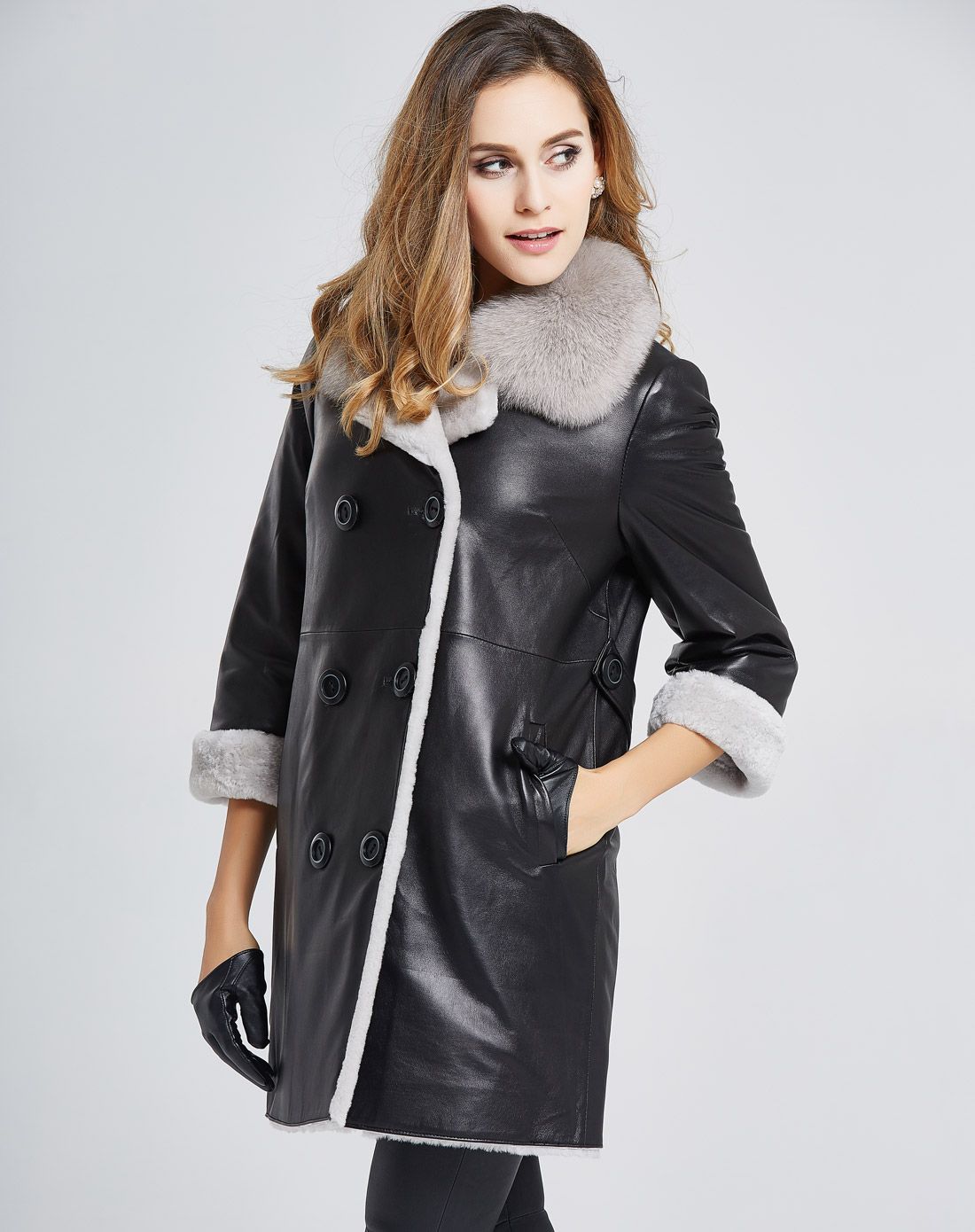 女款黑色绵羊皮配狐狸毛领羊皮毛内胆时尚大气皮大衣