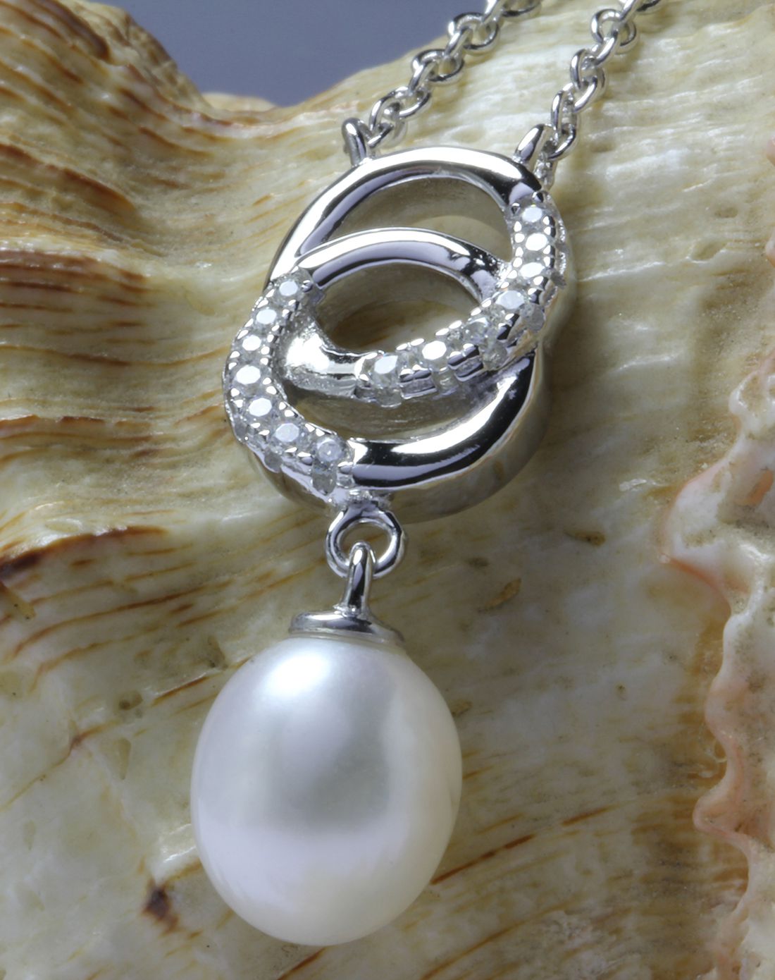 女款elegance系列925银镀铑水滴形珍珠吊坠项链