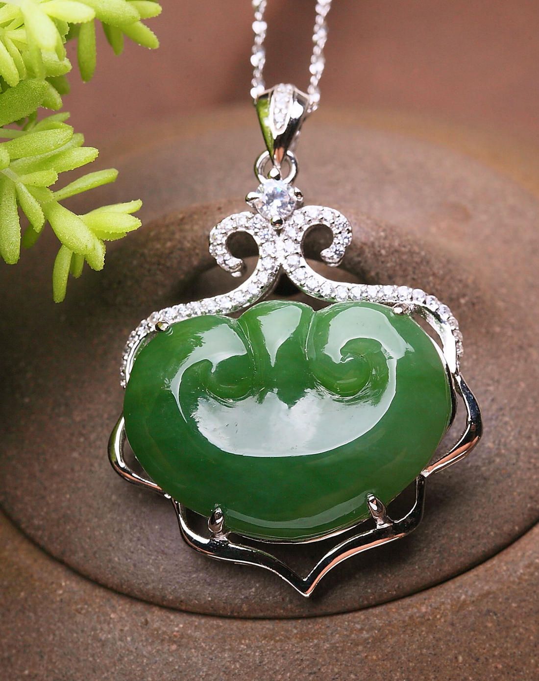 925银镶嵌如意形和田碧玉吊坠(赠银链)