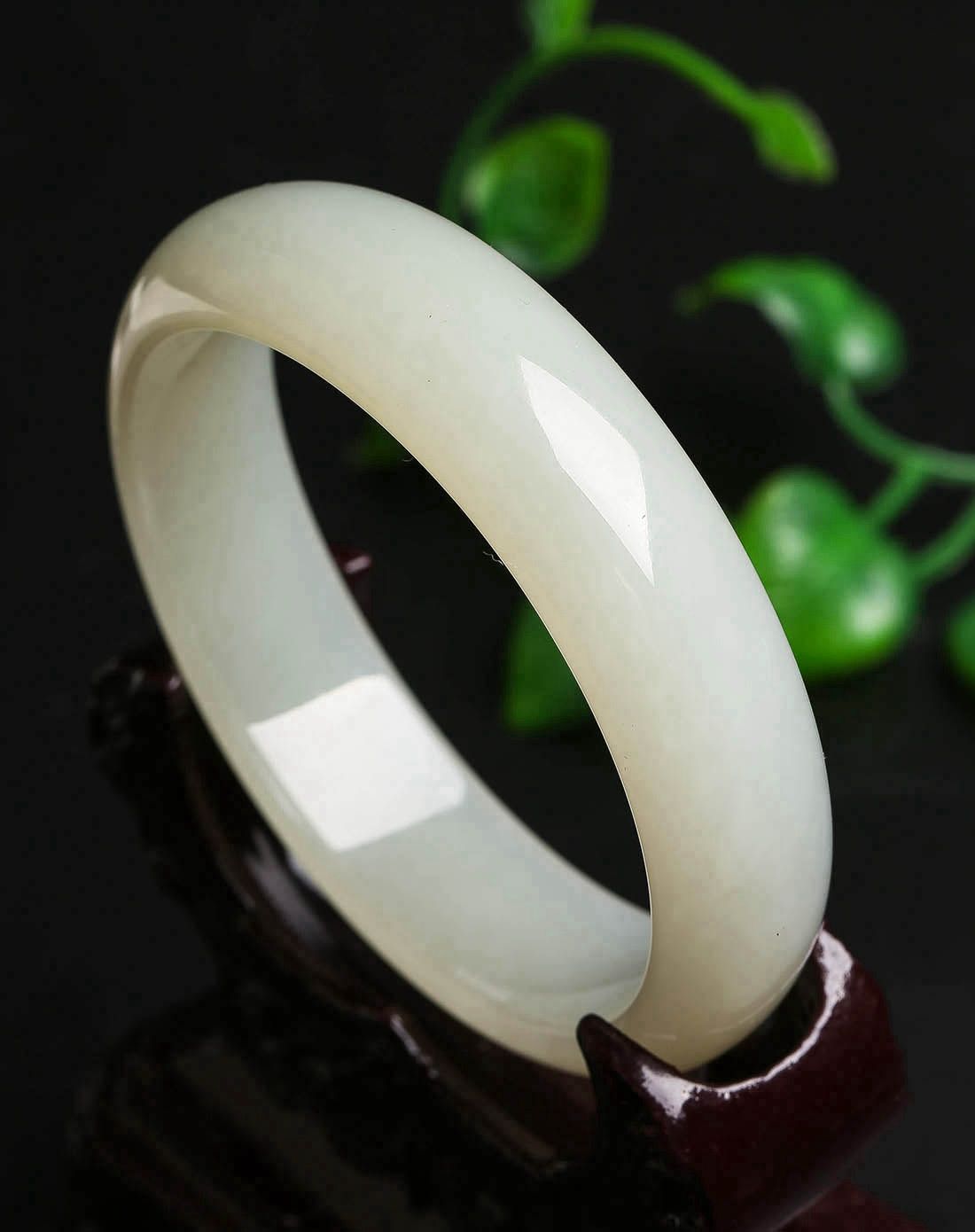 60mm内径极品完美天然和田白玉手镯