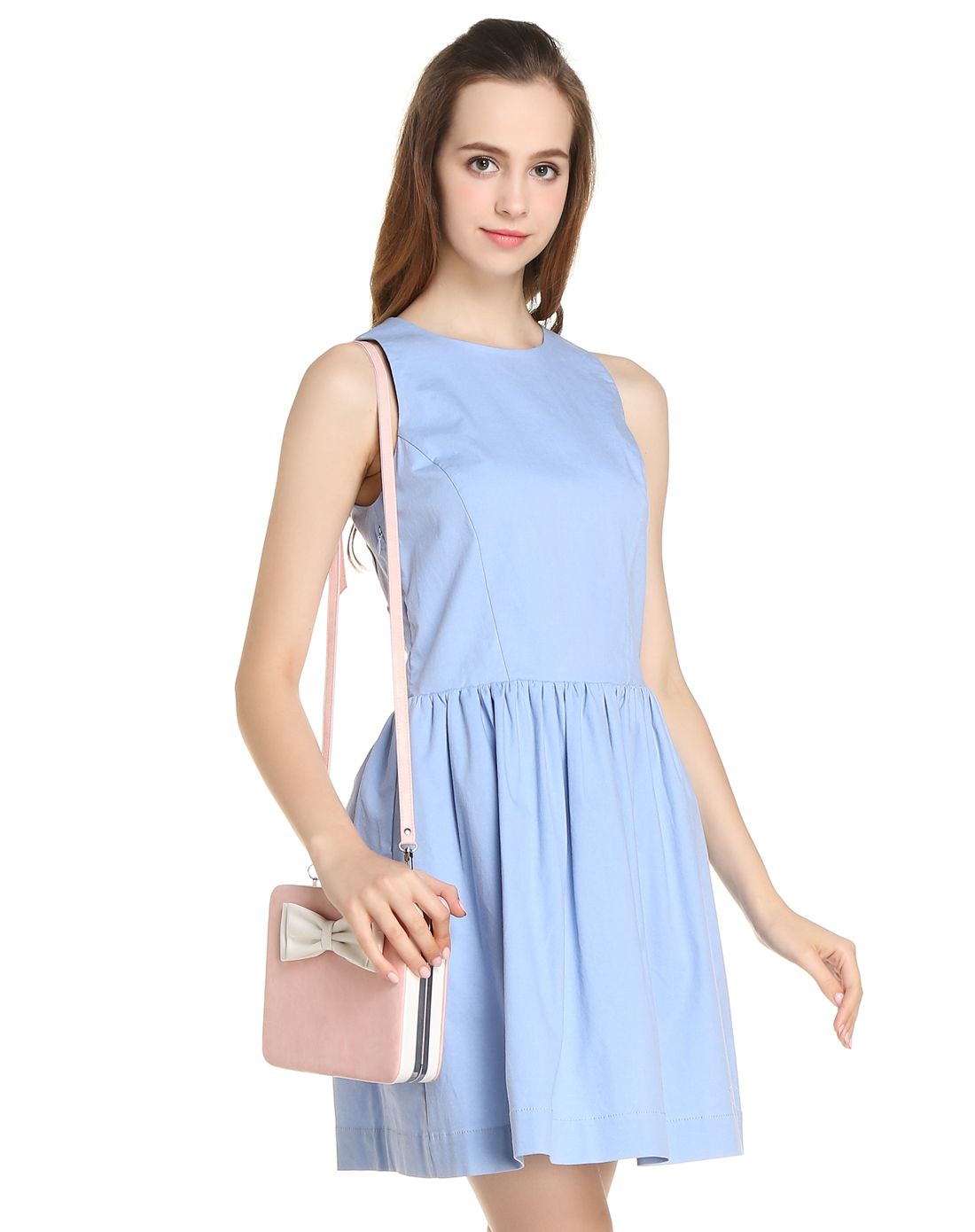 浅蓝色潮流简约无袖连衣裙