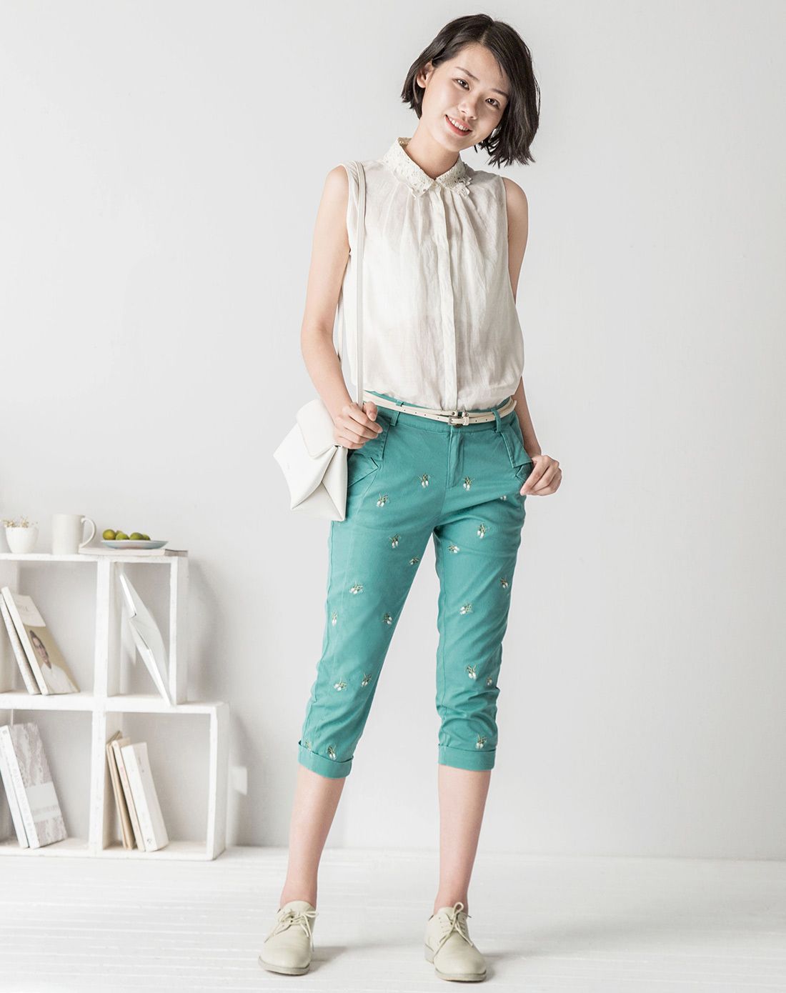 豆绿色文艺绣花修身棉质休闲裤