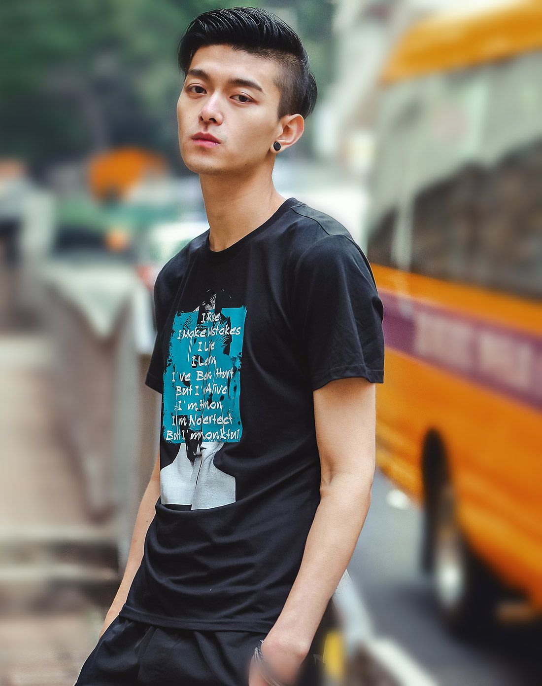 男黑色胸前印花分割人脸t恤