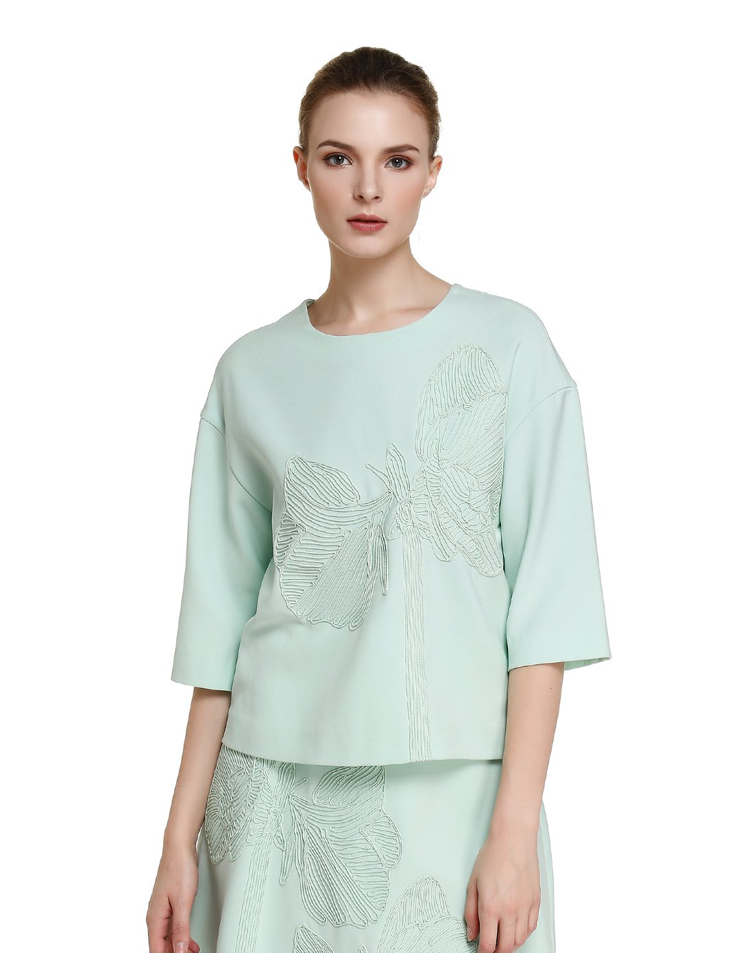 女性浅青色绣花装饰圆领top