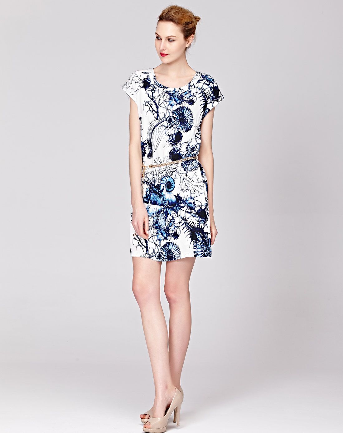 白底蓝花真丝连衣裙