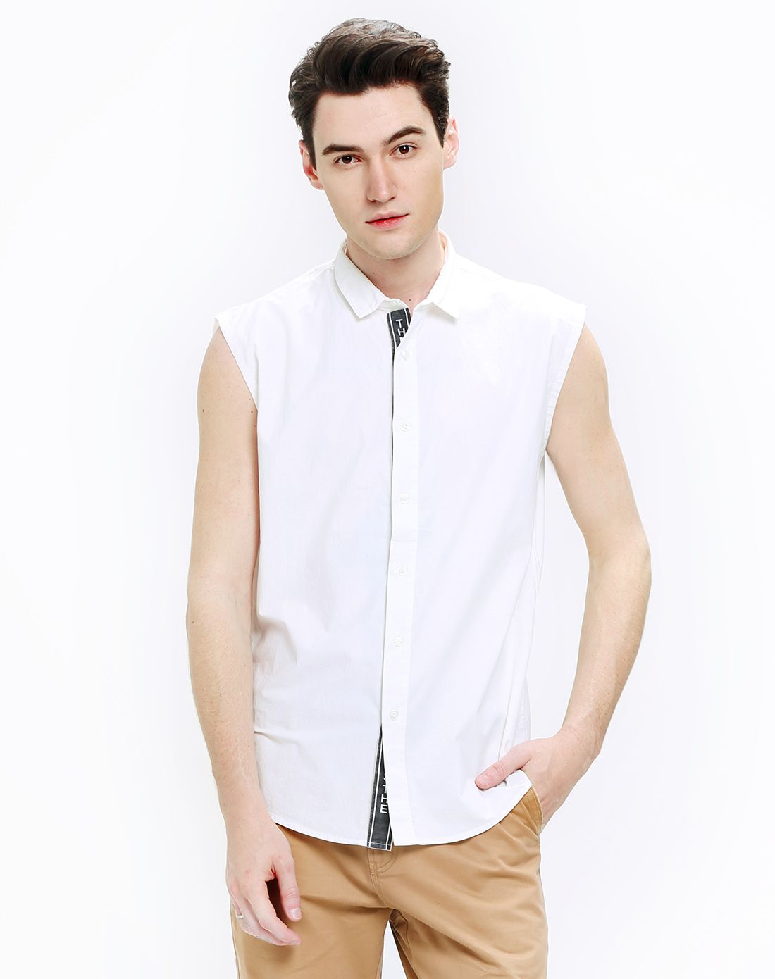 男款白色翻领开襟衬衫