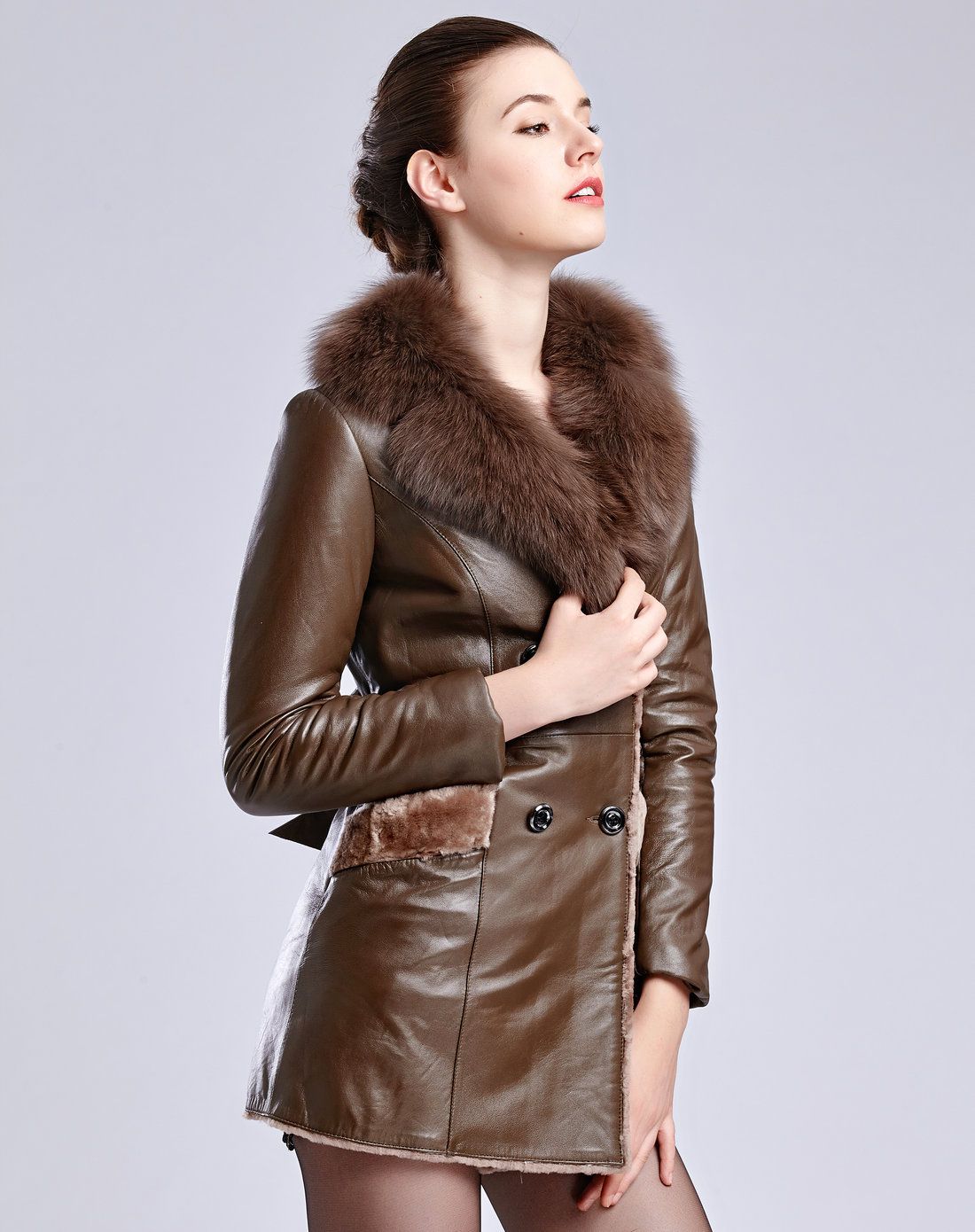 女款泥土色狐狸毛领绵羊皮内胆羊毛皮衣