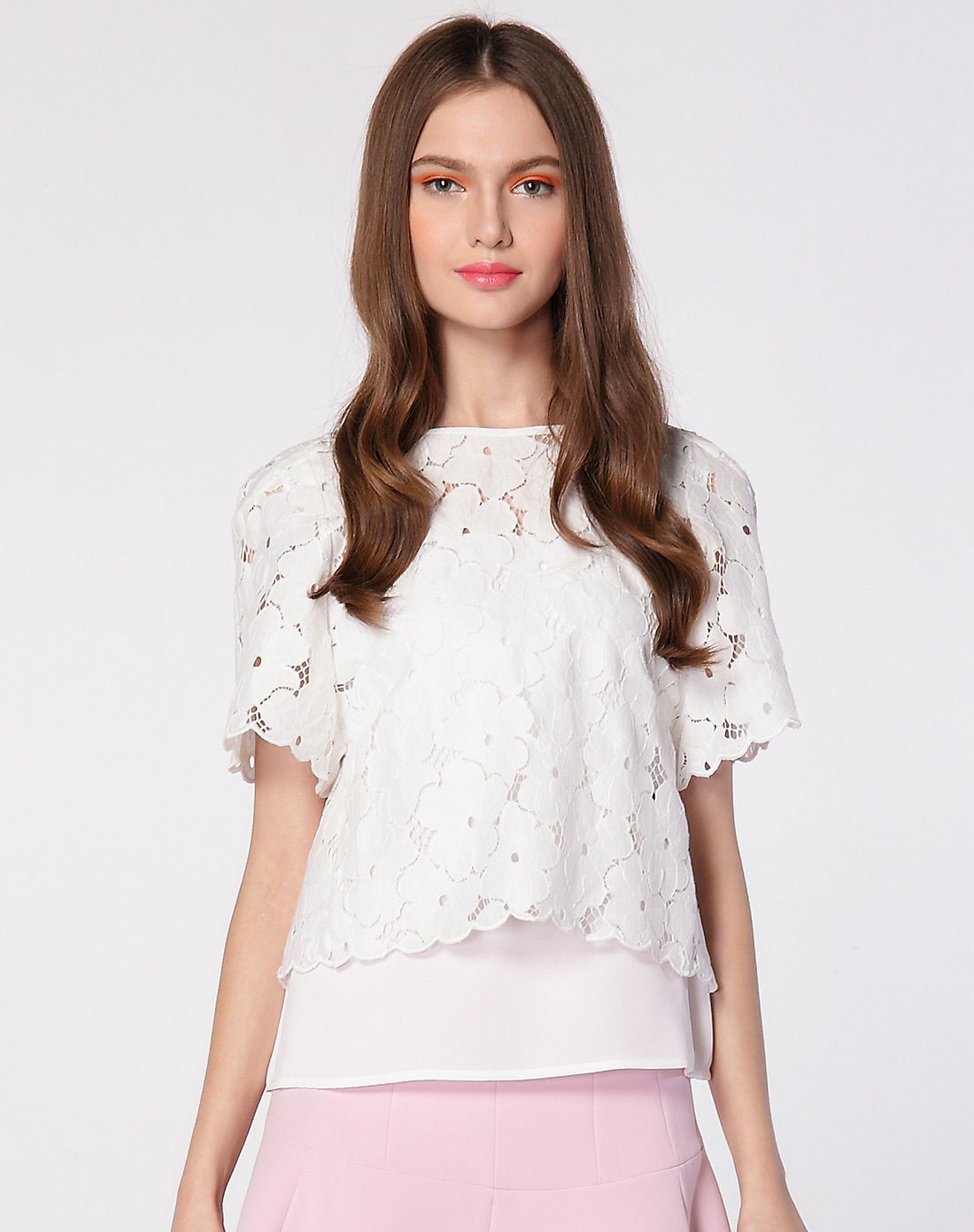 白色短袖镂空蕾丝衫