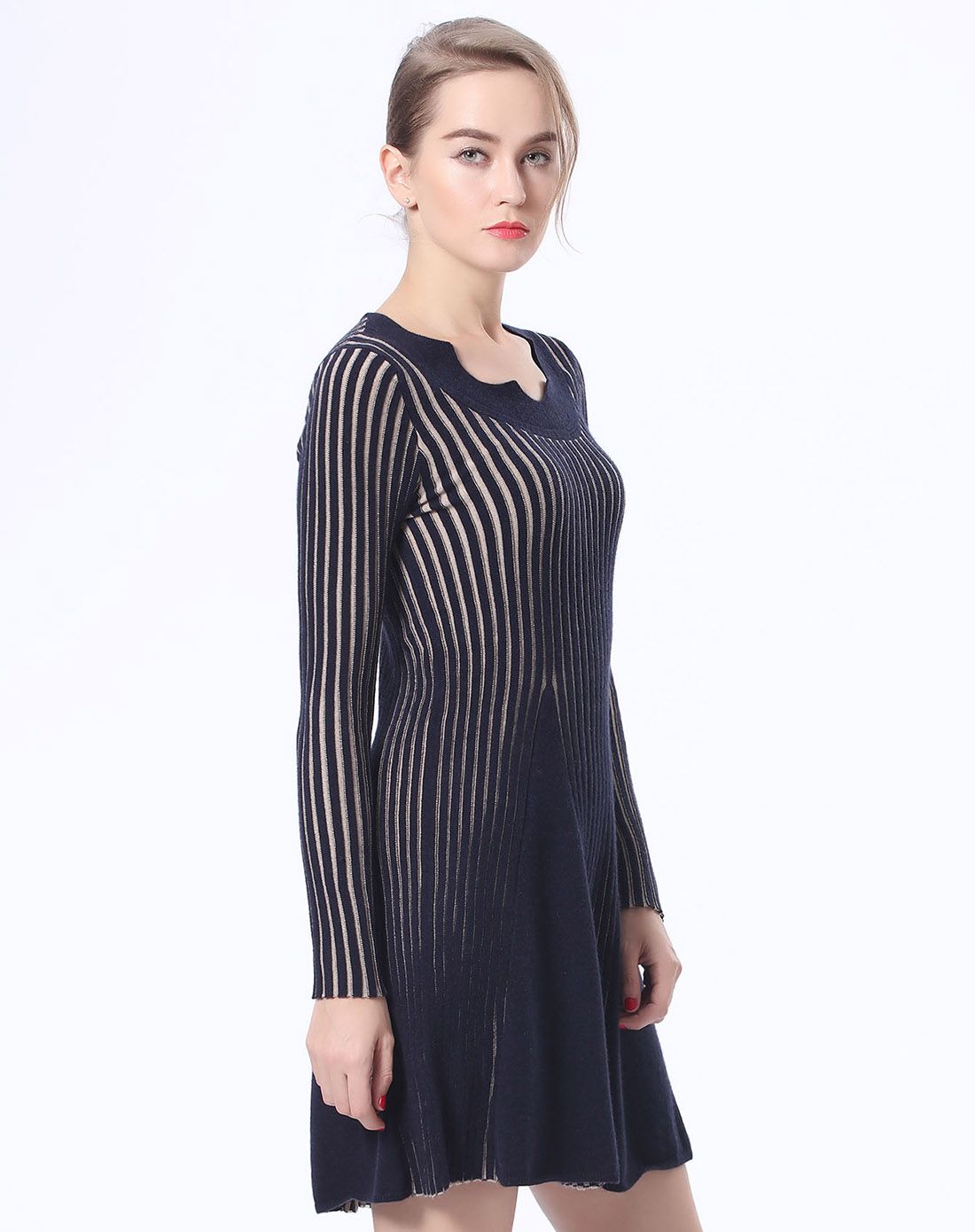 圆领条纹修身羊绒连衣裙
