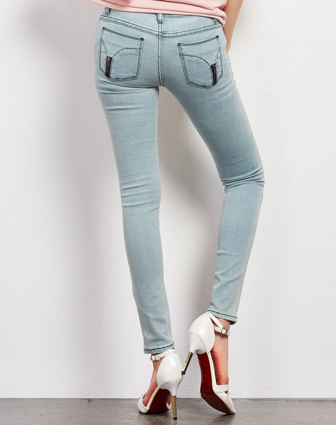 简约通勤后袋拉链小脚牛仔裤