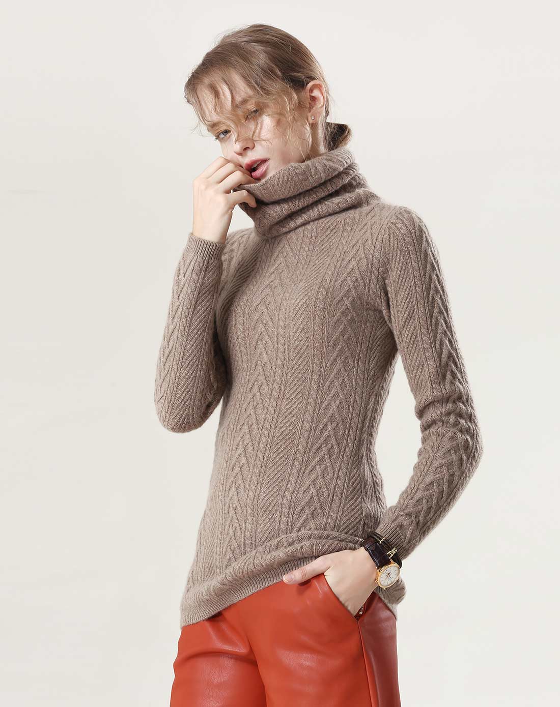 7针阿兰花组织自由领中长款羊绒衫