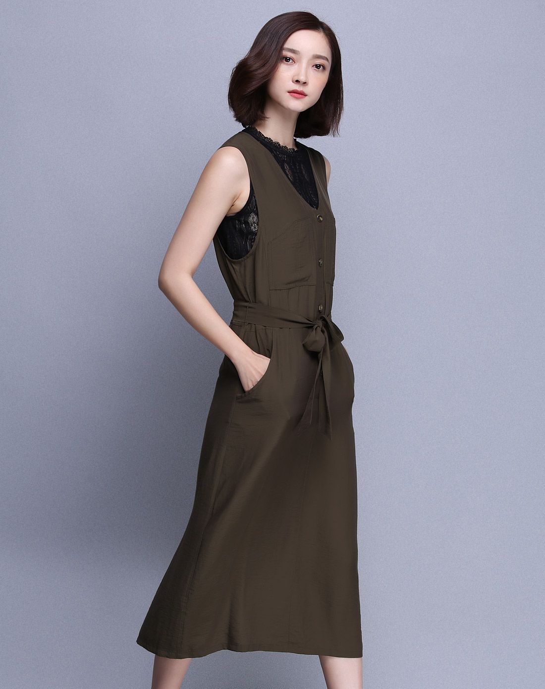 军绿色时尚洋气v字领背心裙