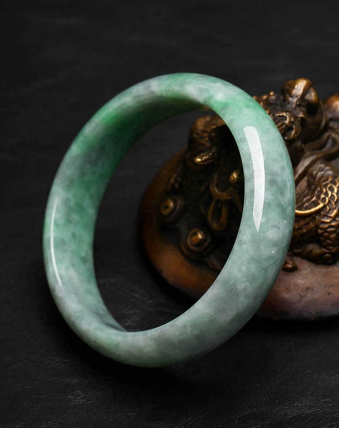 58mm内径糯种阳绿天然a货翡翠手镯