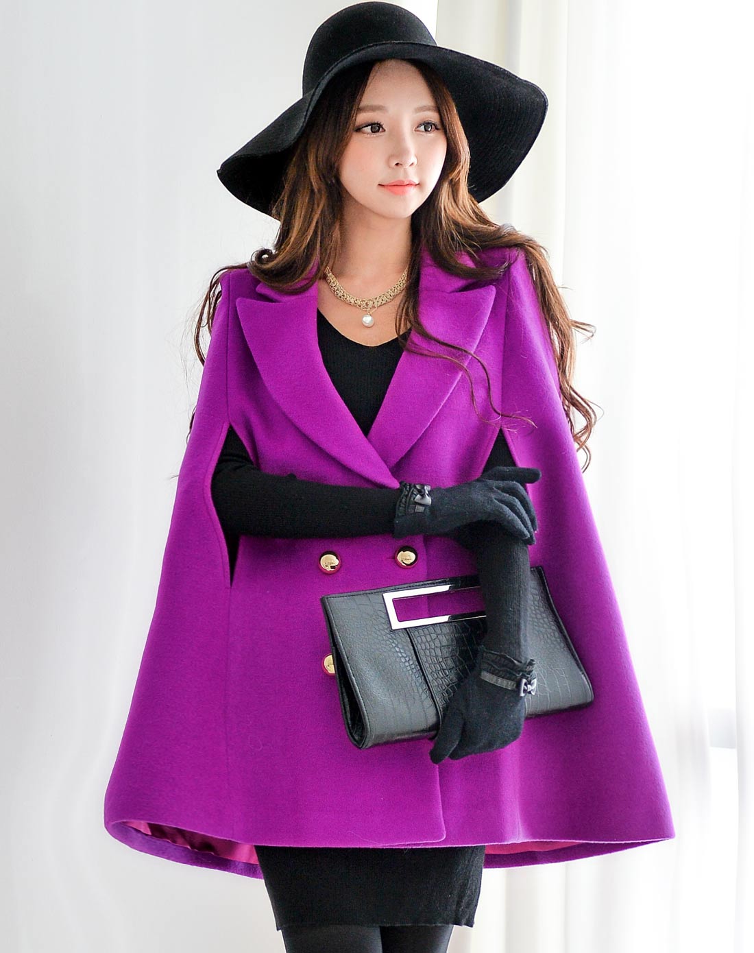 > 紫红色连袖斗篷大衣