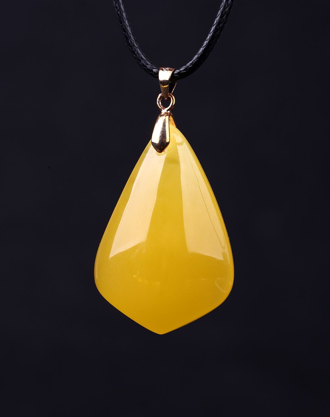 个性菱形天然蜜蜡吊坠附证书